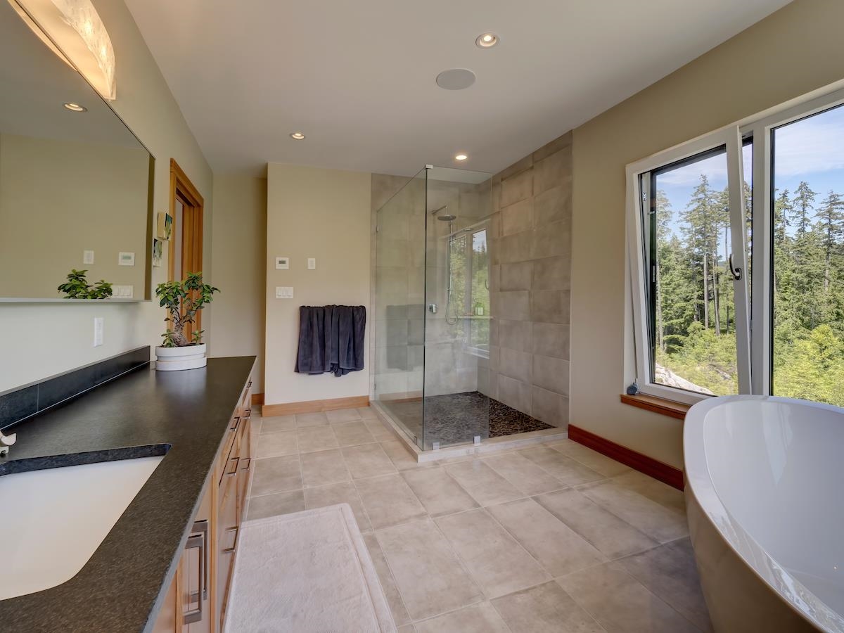 3163 CRYSTAL, British Columbia V0N 2W1, 3 Bedrooms Bedrooms, ,2 BathroomsBathrooms,Residential Detached,For Sale,CRYSTAL,R2706604