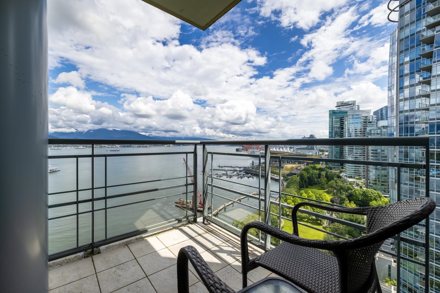 323 JERVIS, Vancouver, British Columbia V6C 3P8, 3 Bedrooms Bedrooms, ,4 BathroomsBathrooms,Residential Attached,For Sale,JERVIS,R2708066