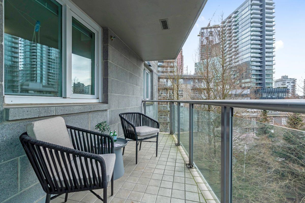 535 NICOLA, Vancouver, British Columbia V6G 3G3, 3 Bedrooms Bedrooms, ,2 BathroomsBathrooms,Residential Attached,For Sale,NICOLA,R2713484