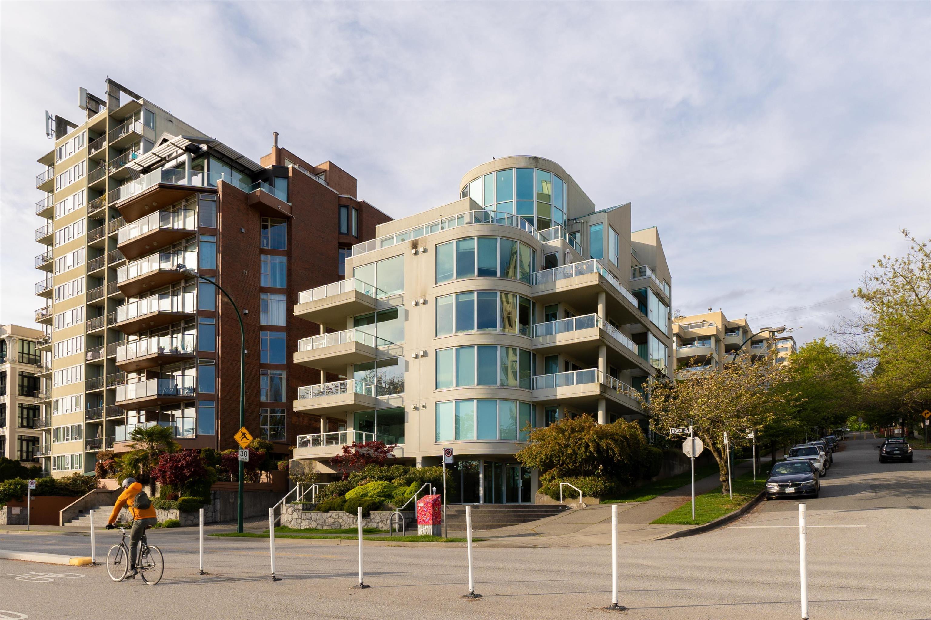 1403 BEACH, Vancouver, British Columbia V6G 1Y3, 4 Bedrooms Bedrooms, ,3 BathroomsBathrooms,Residential Attached,For Sale,BEACH,R2713615