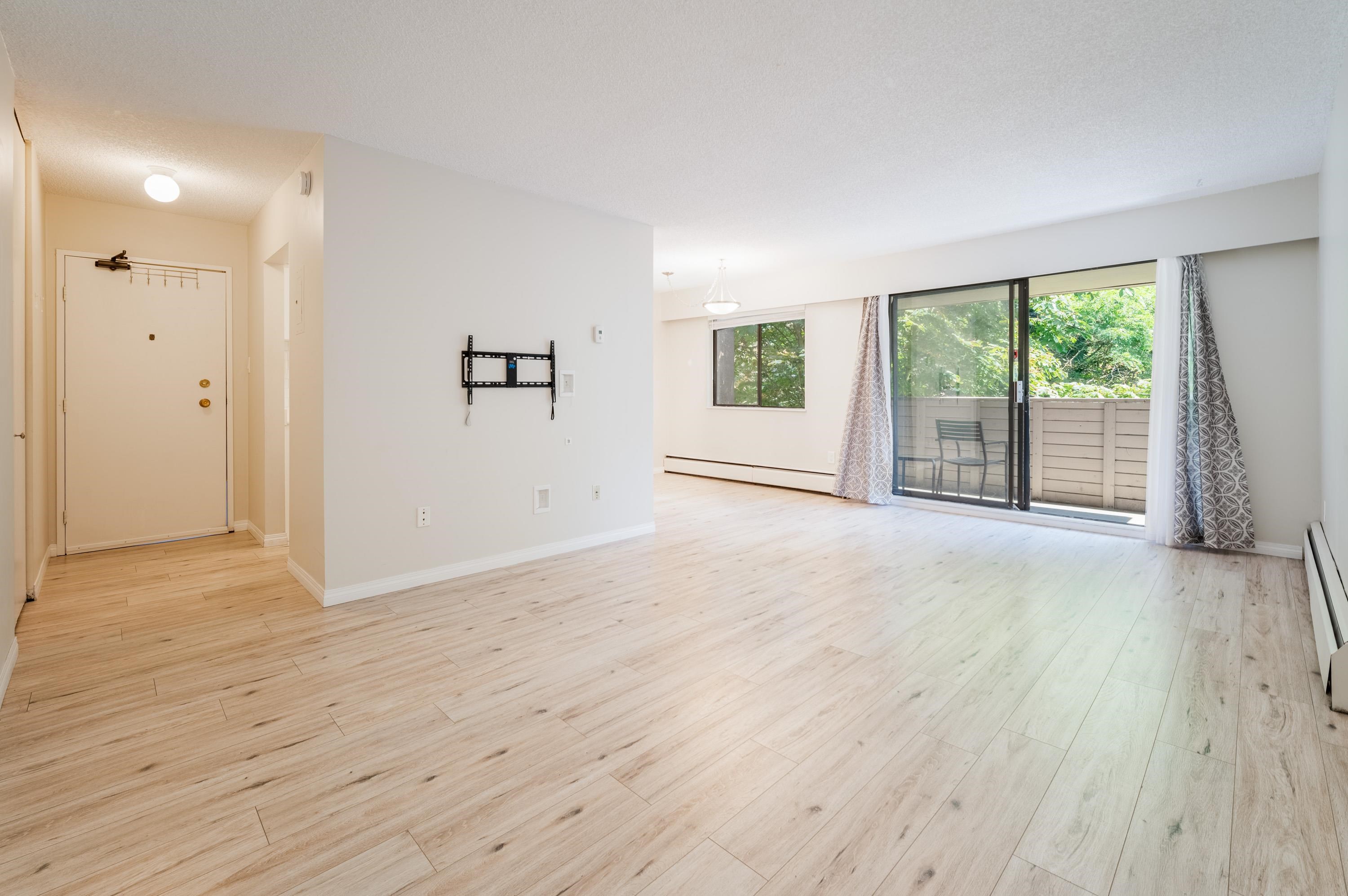 Central Pt Coquitlam Apartment/Condo for sale:  1 bedroom 698 sq.ft. (Listed 2022-08-02)