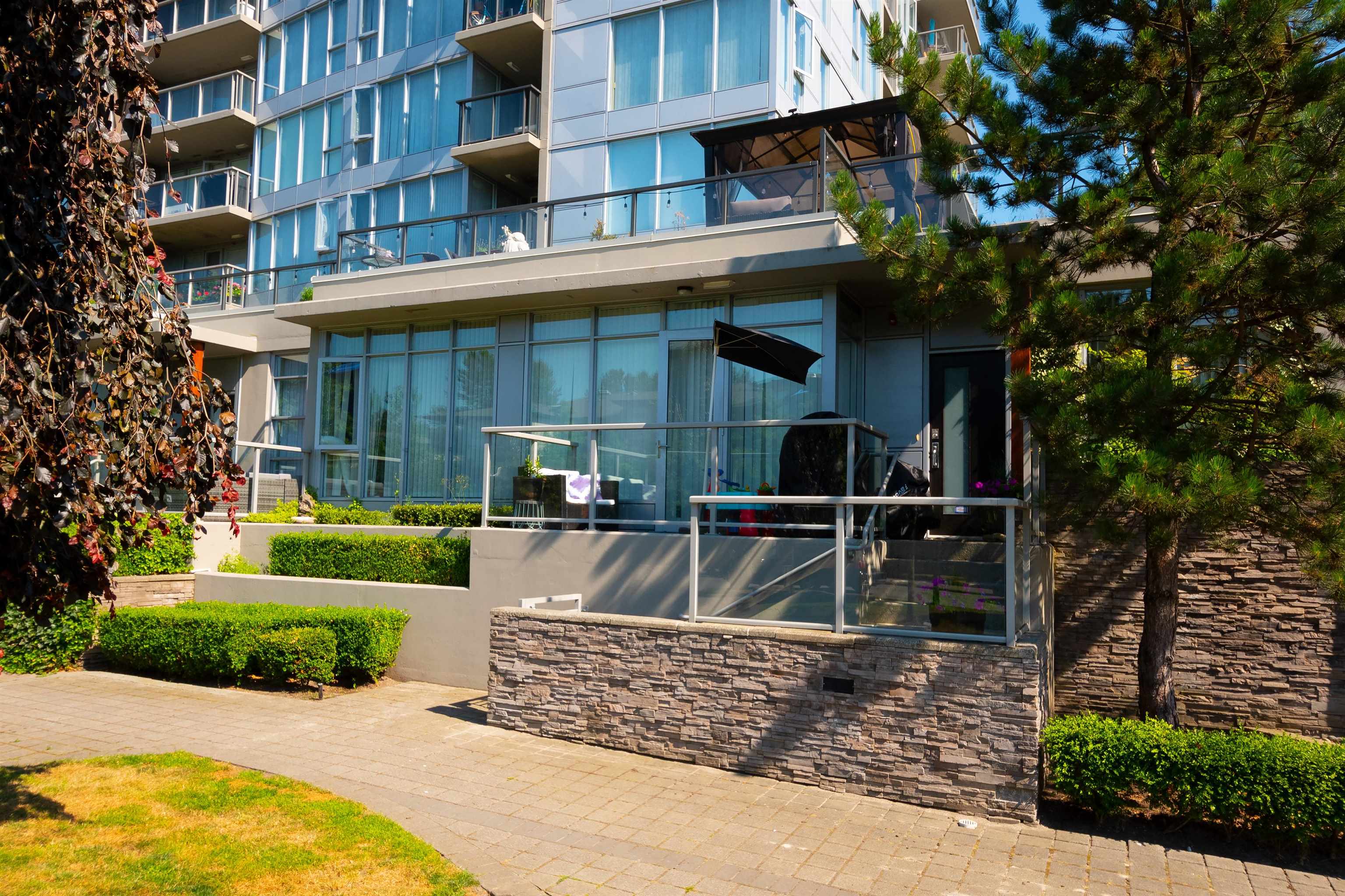 Port Moody Centre Apartment/Condo for sale:  2 bedroom 841 sq.ft. (Listed 2022-11-25)