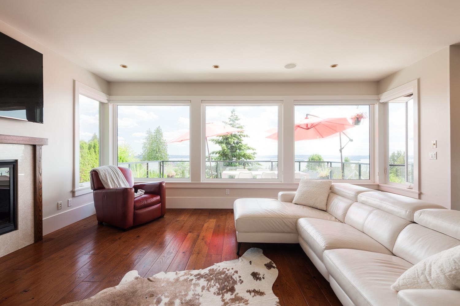 Listing image of 2380 PALMERSTON AVENUE