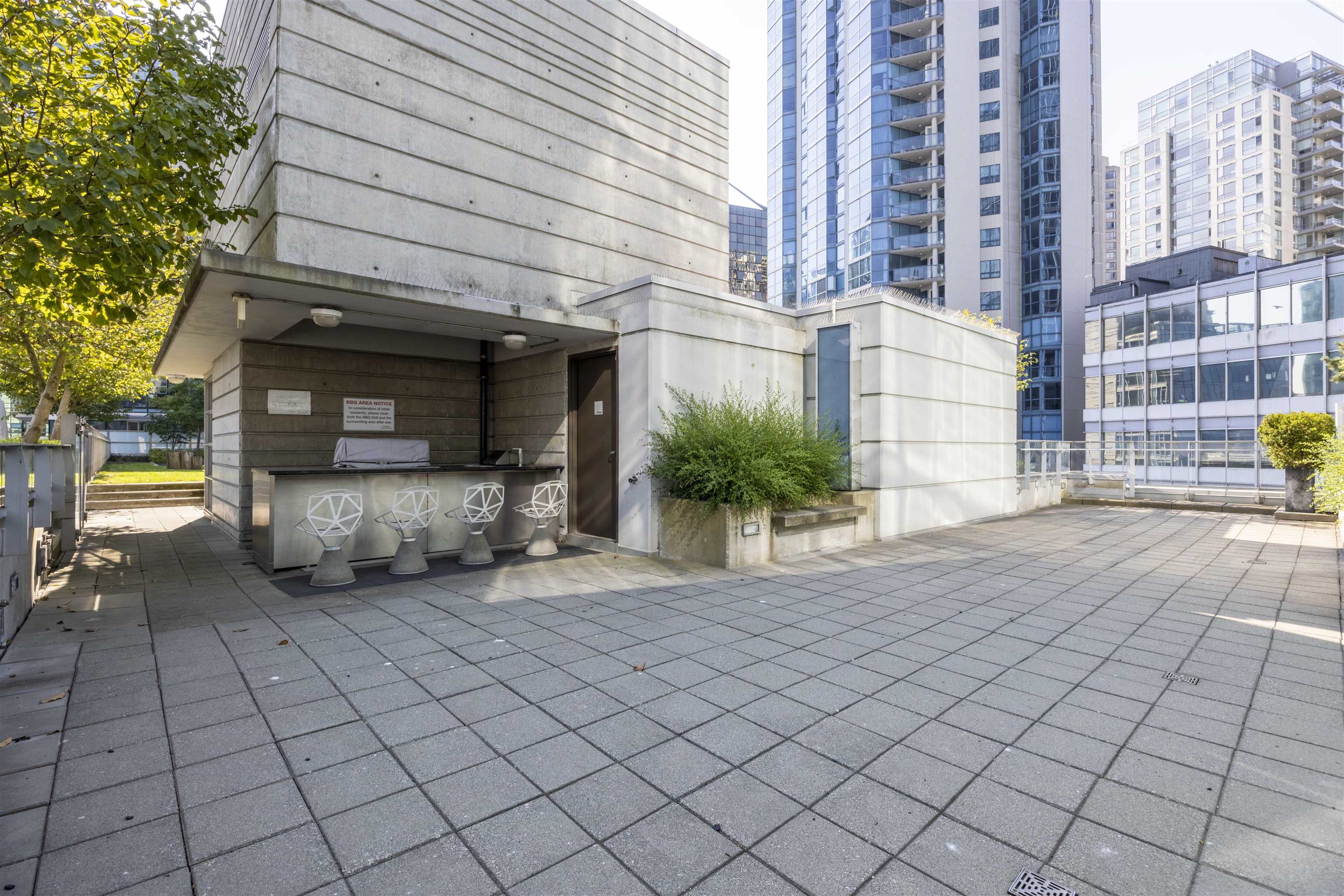 1499 PENDER, Vancouver, British Columbia V6G 0A7, 2 Bedrooms Bedrooms, ,2 BathroomsBathrooms,Residential Attached,For Sale,PENDER,R2720317