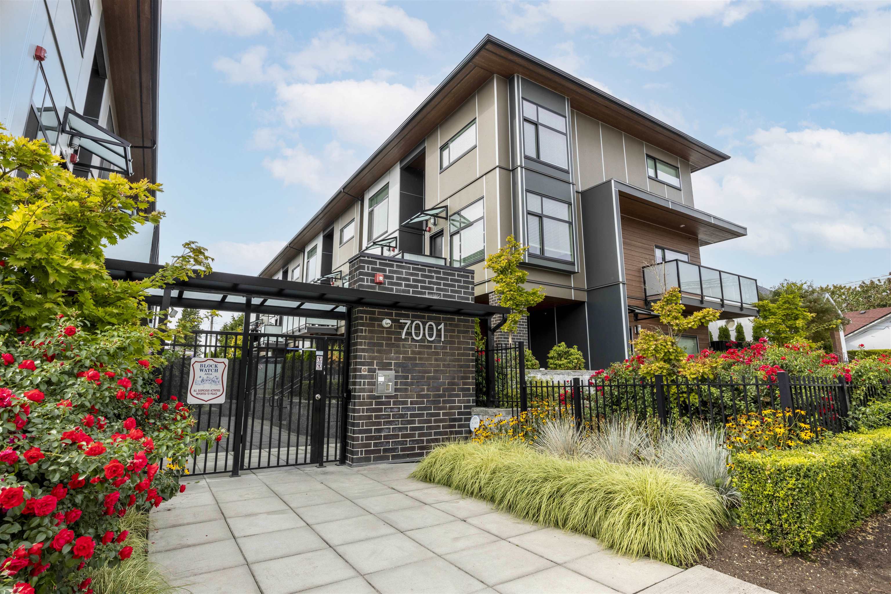 For Sale 878,000 212 7001 ROYAL OAK AVENUE, Burnaby, BC