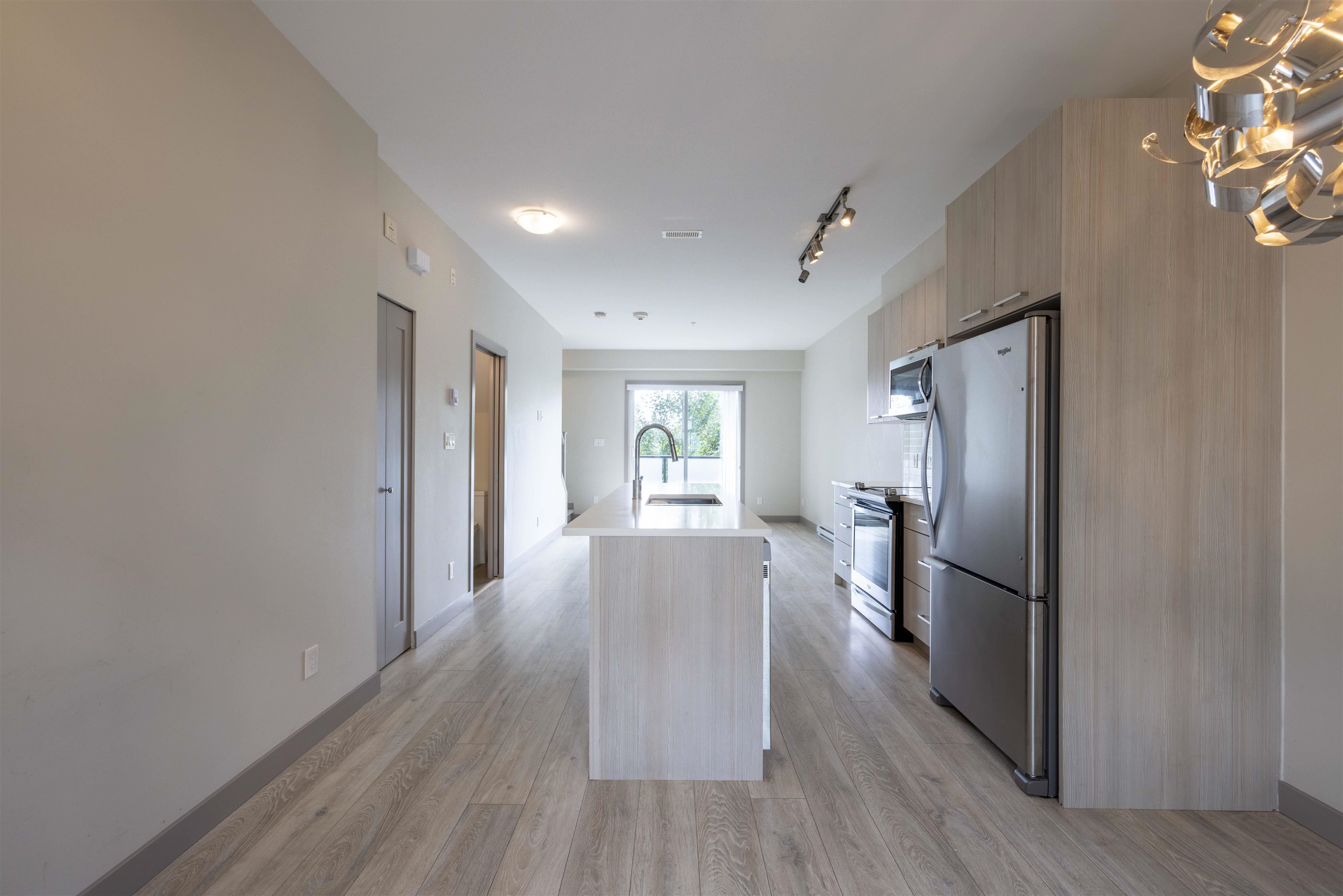 For Sale 888,000 212 7001 ROYAL OAK AVENUE, Burnaby, BC