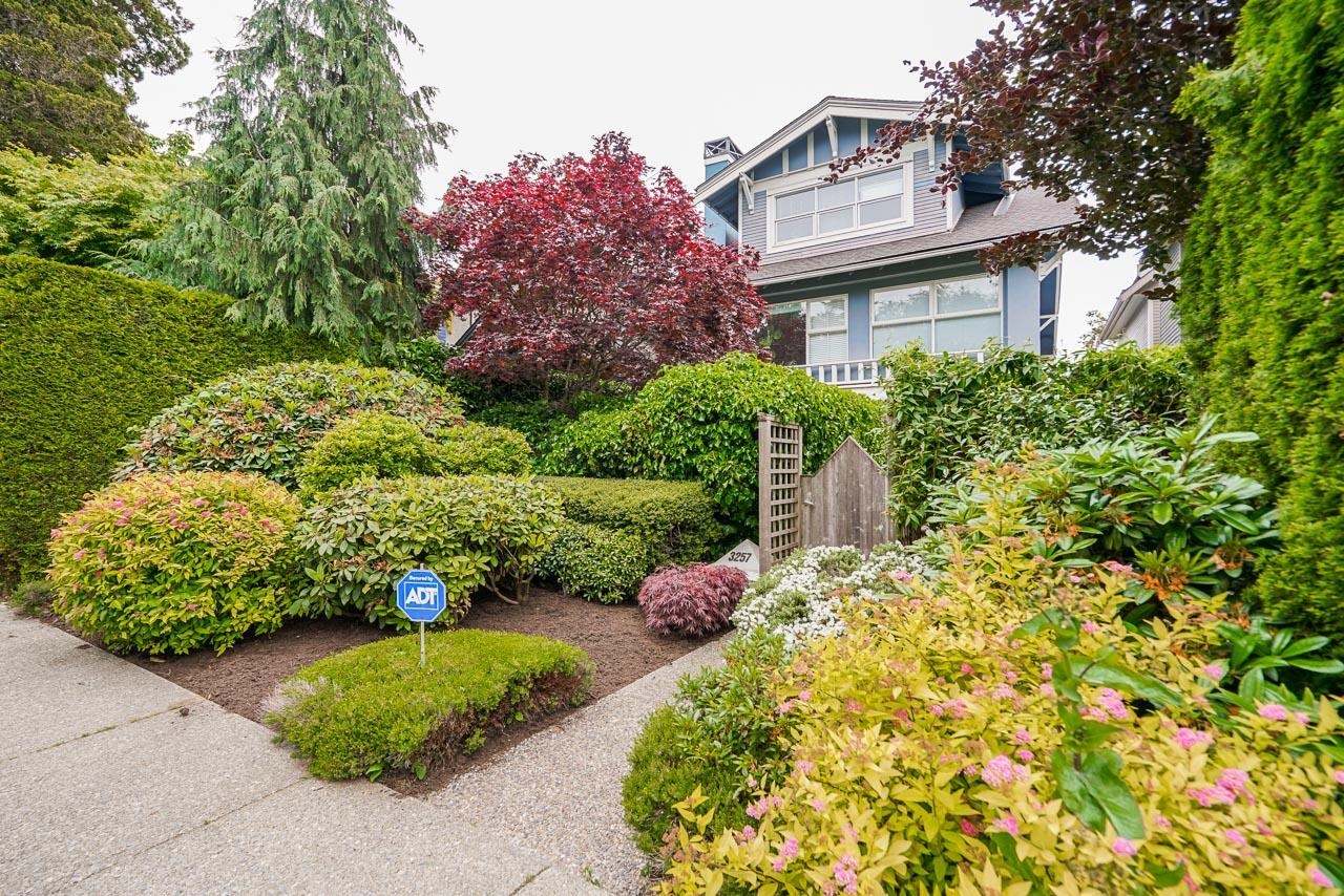 3257 2ND, Vancouver, British Columbia V6K 1K9, 3 Bedrooms Bedrooms, ,2 BathroomsBathrooms,Residential Attached,For Sale,2ND,R2723501