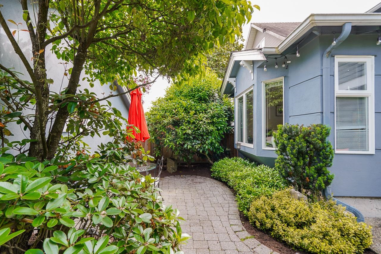 3257 2ND, Vancouver, British Columbia V6K 1K9, 3 Bedrooms Bedrooms, ,2 BathroomsBathrooms,Residential Attached,For Sale,2ND,R2723501