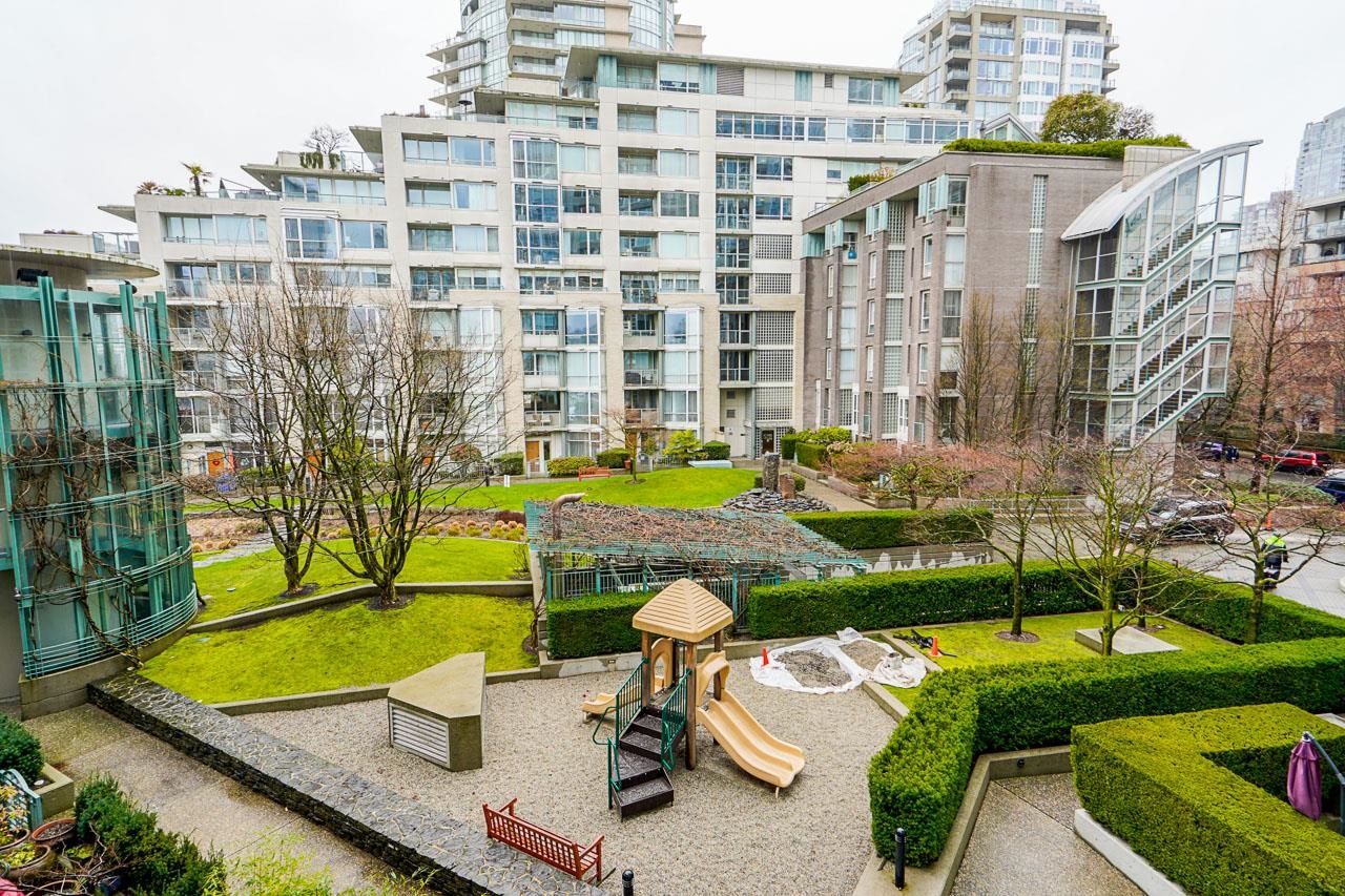 1228 MARINASIDE, Vancouver, British Columbia V6Z 2W4, 2 Bedrooms Bedrooms, ,2 BathroomsBathrooms,Residential Attached,For Sale,MARINASIDE,R2725003