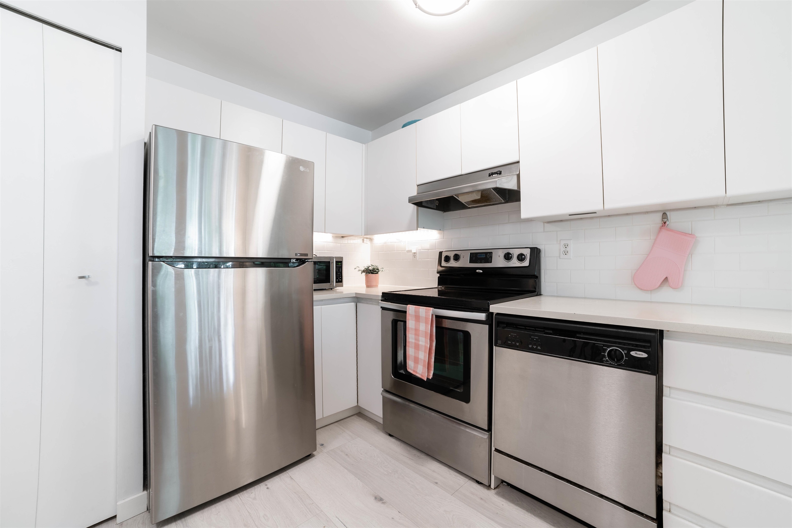 2020 8TH, Vancouver, British Columbia V6J 1W5, 1 Bedroom Bedrooms, ,1 BathroomBathrooms,Residential Attached,For Sale,8TH,R2725254