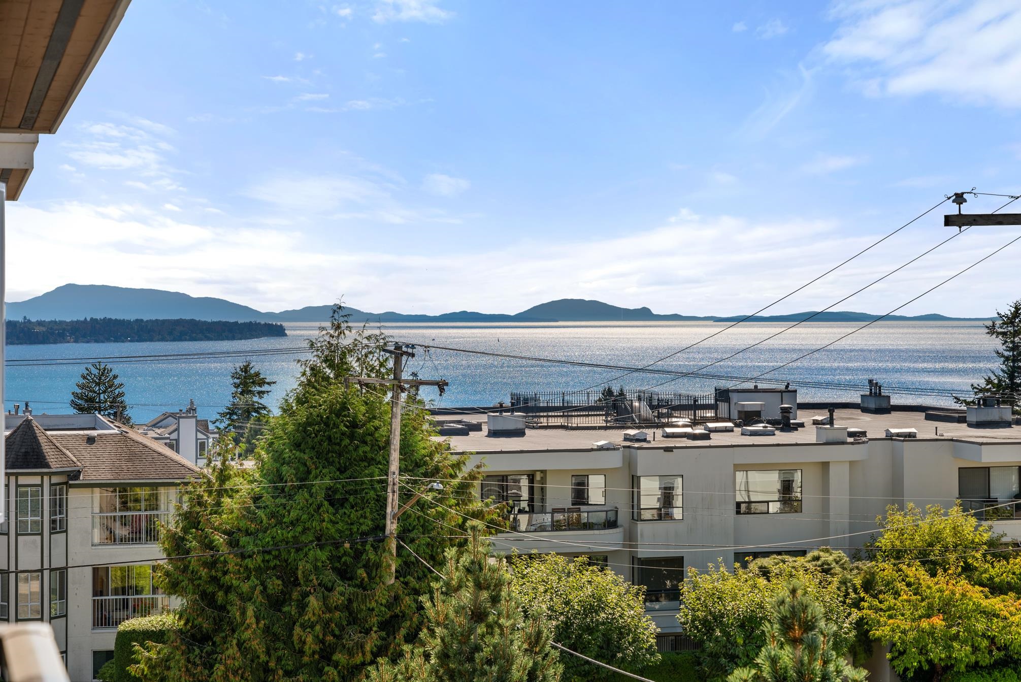 White Rock Apartment/Condo for sale:  2 bedroom 984 sq.ft. (Listed 2022-09-22)