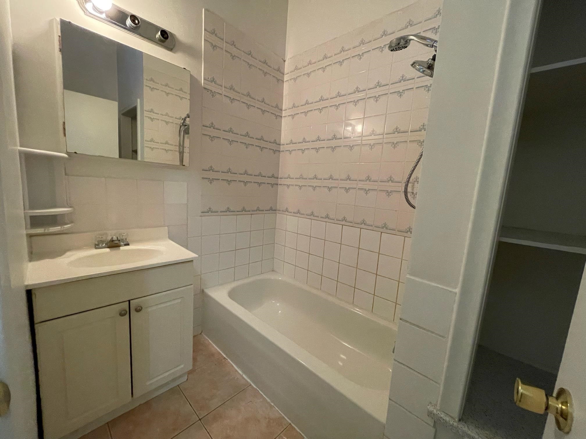 1326- KAMLOOPS, New Westminster, British Columbia V3M 1V6, 8 Bedrooms Bedrooms, ,3 BathroomsBathrooms,Multifamily,For Sale,KAMLOOPS,R2725958
