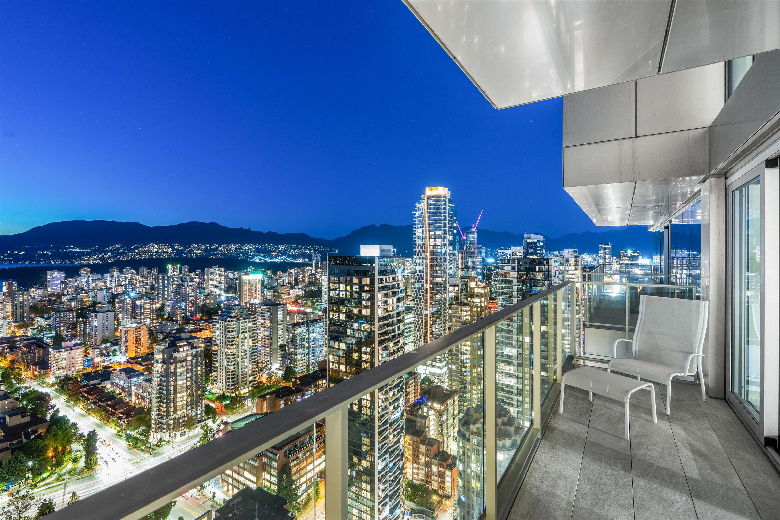 1480 HOWE, Vancouver, British Columbia V6Z 0G5, 3 Bedrooms Bedrooms, ,3 BathroomsBathrooms,Residential Attached,For Sale,HOWE,R2726012