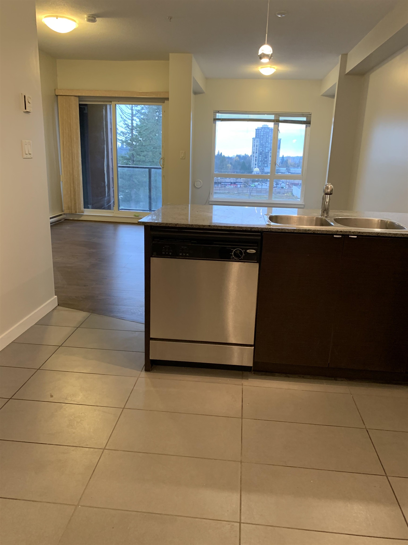 13733 107A, Surrey, British Columbia V3T 0B7, 1 Bedroom Bedrooms, ,1 BathroomBathrooms,Residential Attached,For Sale,107A,R2726033