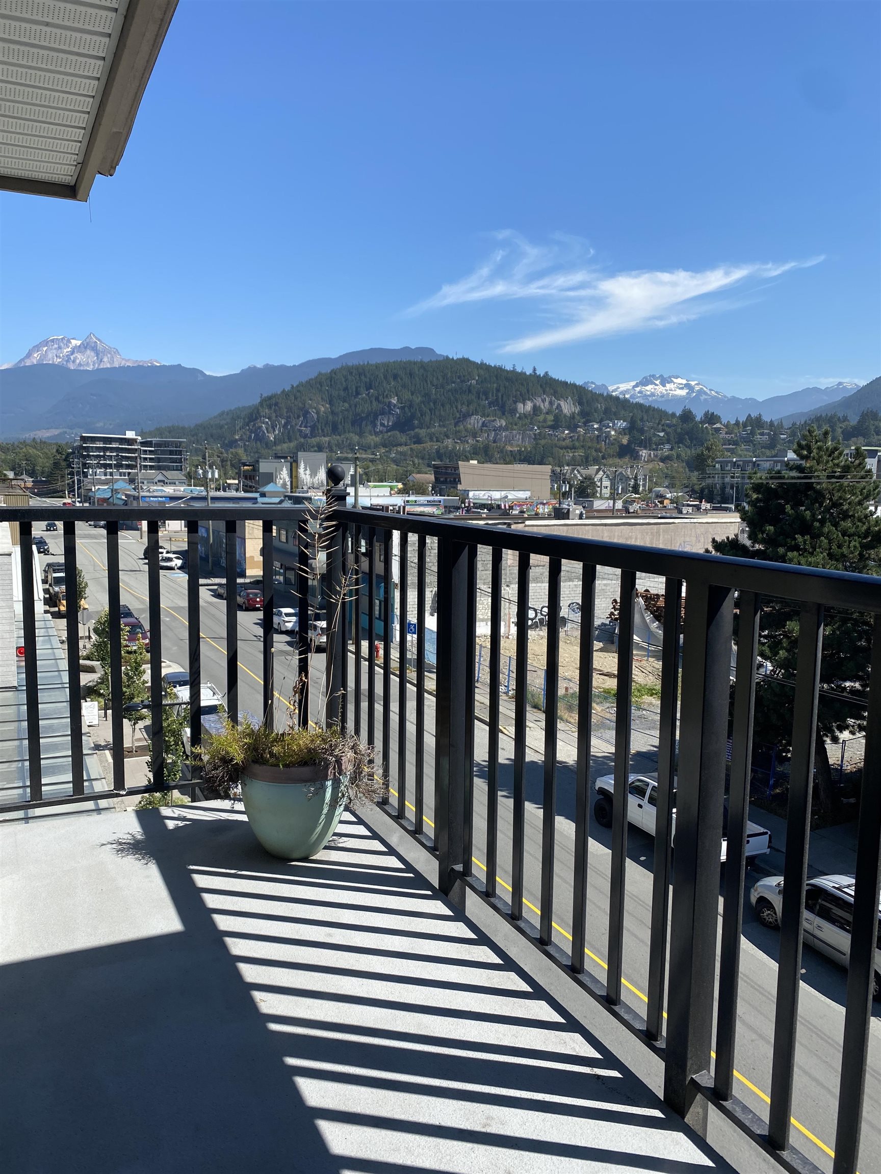38003 SECOND, Squamish, British Columbia V0N 3G0, 2 Bedrooms Bedrooms, ,1 BathroomBathrooms,Residential Attached,For Sale,SECOND,R2727926