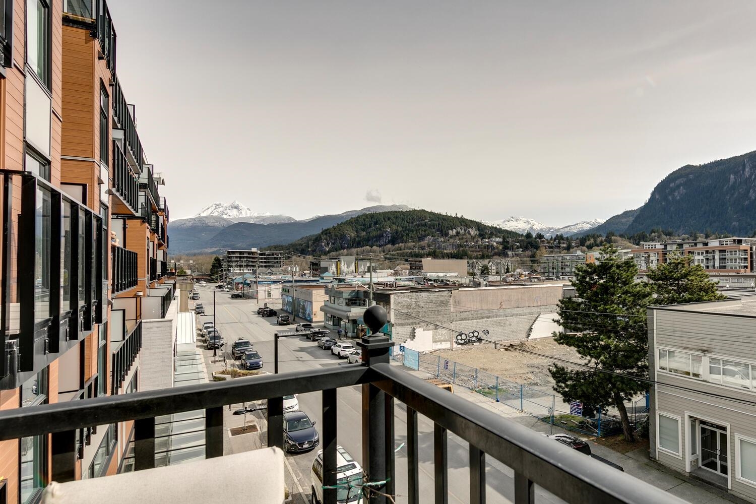 38003 SECOND, Squamish, British Columbia V0N 3G0, 2 Bedrooms Bedrooms, ,1 BathroomBathrooms,Residential Attached,For Sale,SECOND,R2727926