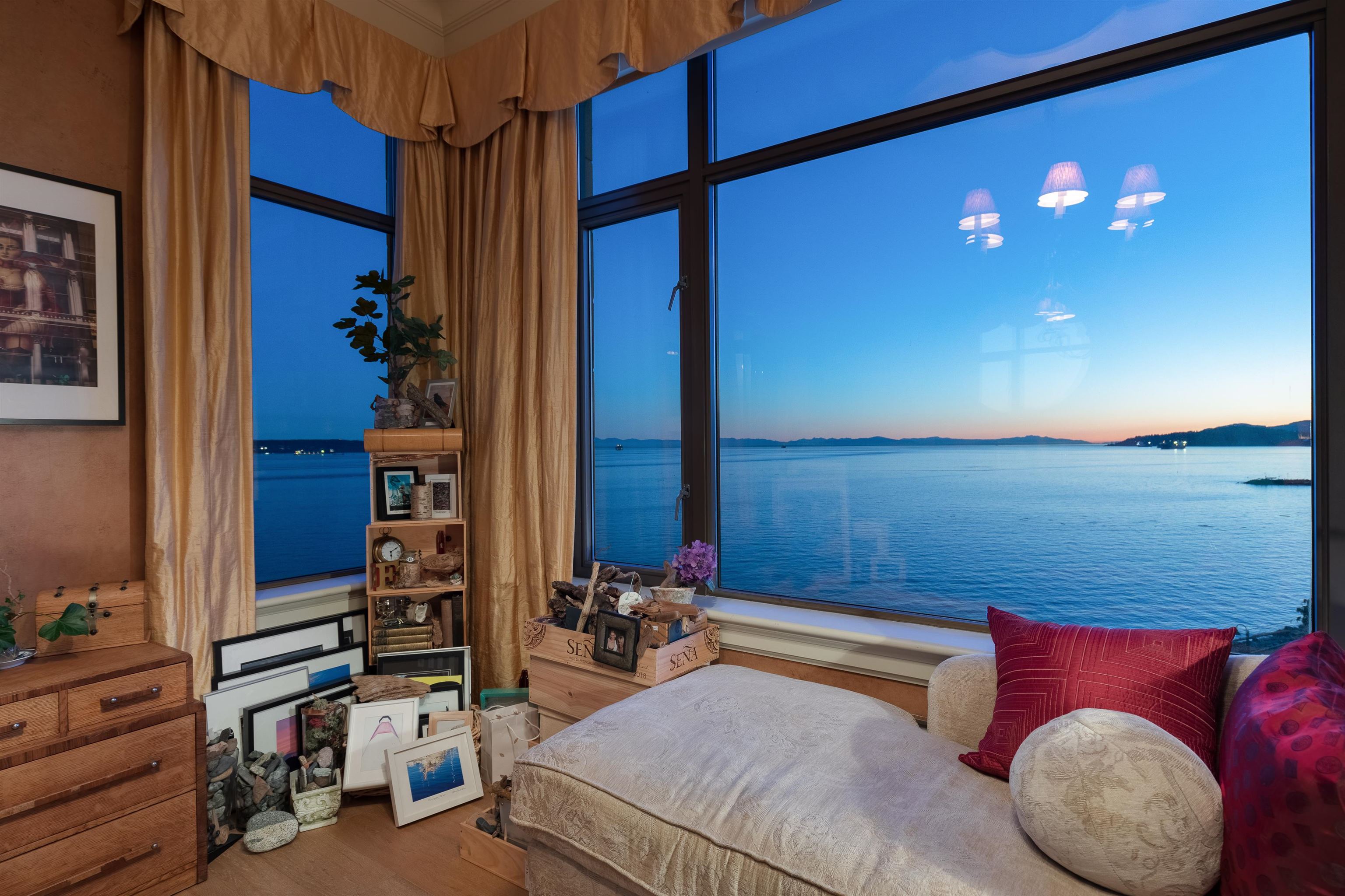 Listing image of 501 2288 BELLEVUE AVENUE