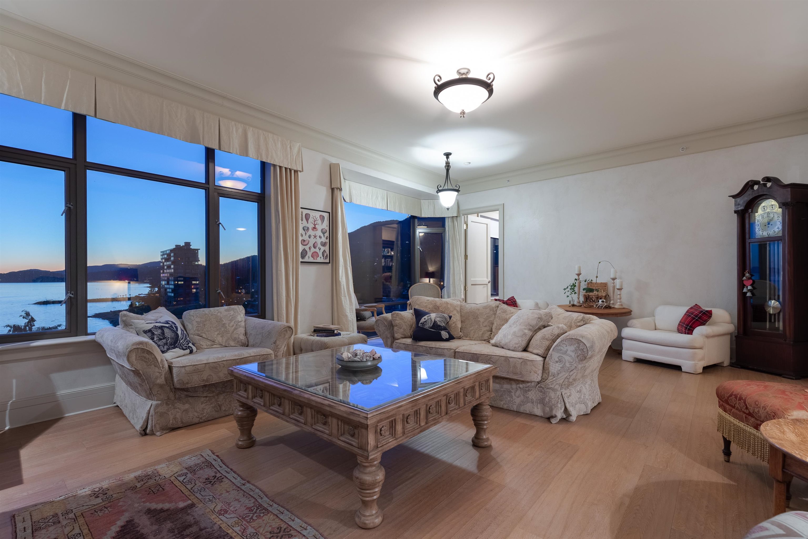 Listing image of 501 2288 BELLEVUE AVENUE