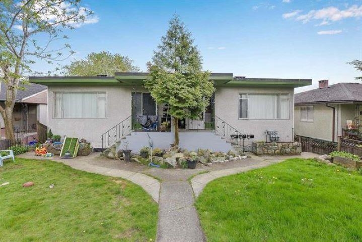 92 GLOVER, New Westminster, British Columbia V3L 2A3, 7 Bedrooms Bedrooms, ,6 BathroomsBathrooms,Multifamily,For Sale,GLOVER,R2728797