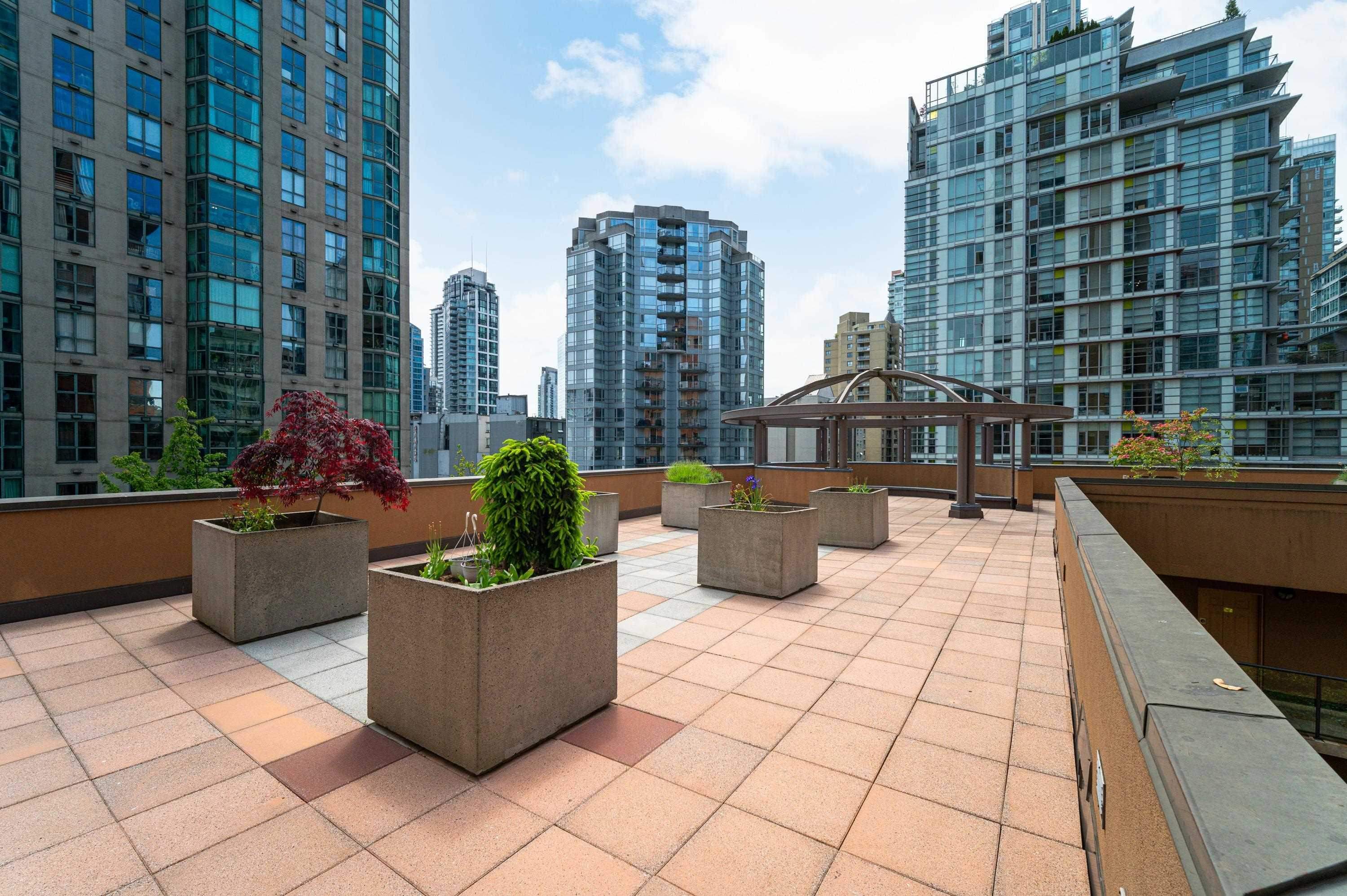 1189 HOWE, Vancouver, British Columbia V6Z 2X4, 1 Bedroom Bedrooms, ,1 BathroomBathrooms,Residential Attached,For Sale,HOWE,R2730022