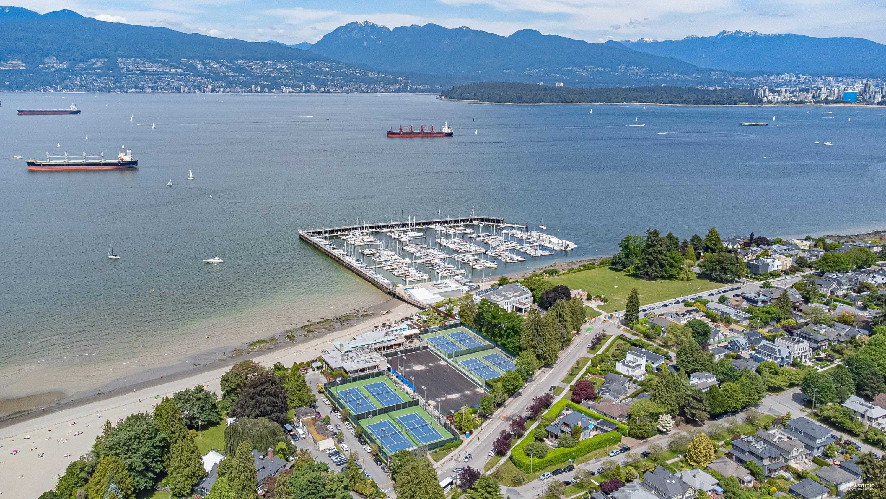 3623 2ND, Vancouver, British Columbia V6R 1J6, 3 Bedrooms Bedrooms, ,2 BathroomsBathrooms,Residential Attached,For Sale,2ND,R2730340