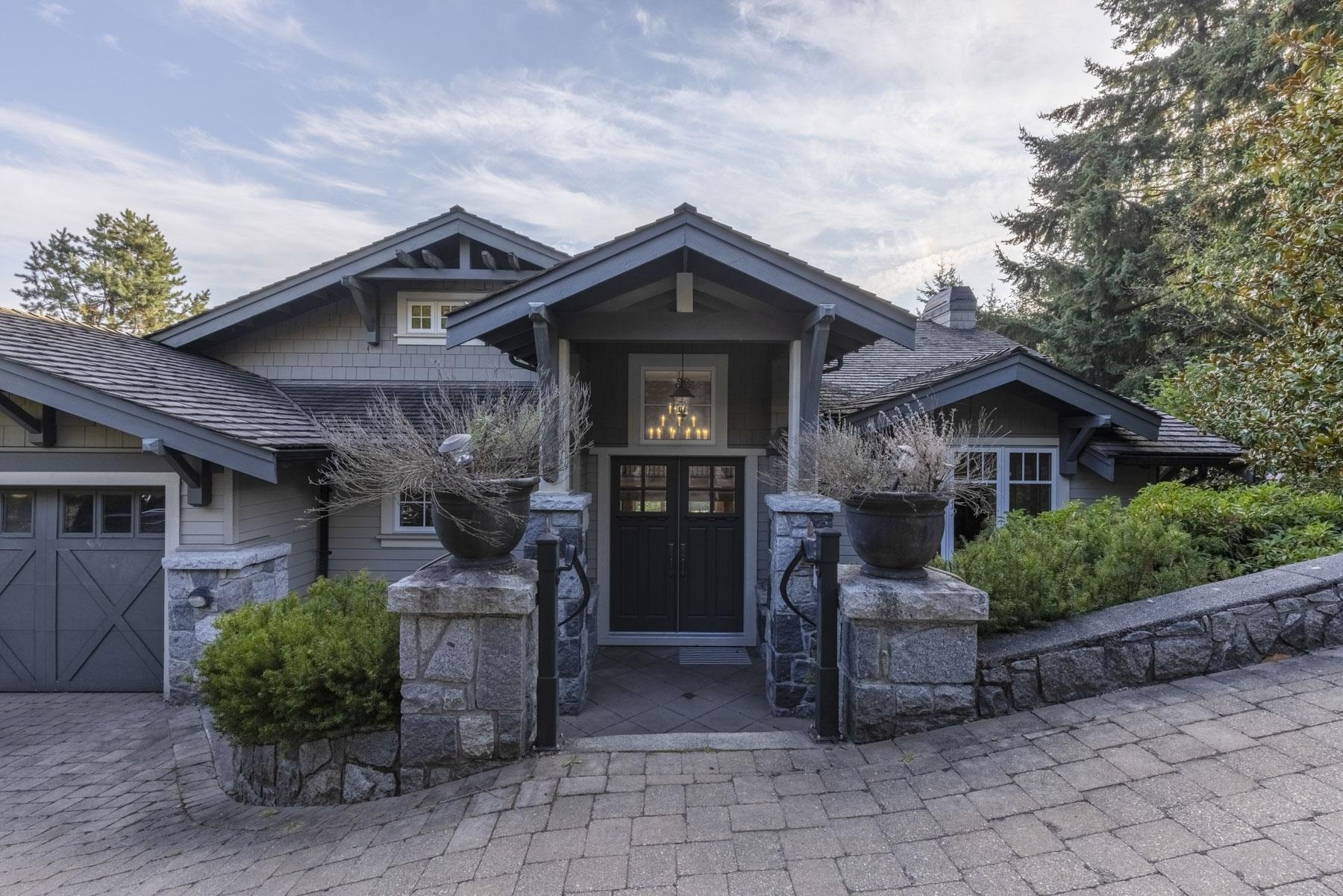 2458 Chippendale Rd, West Vancouver, BC