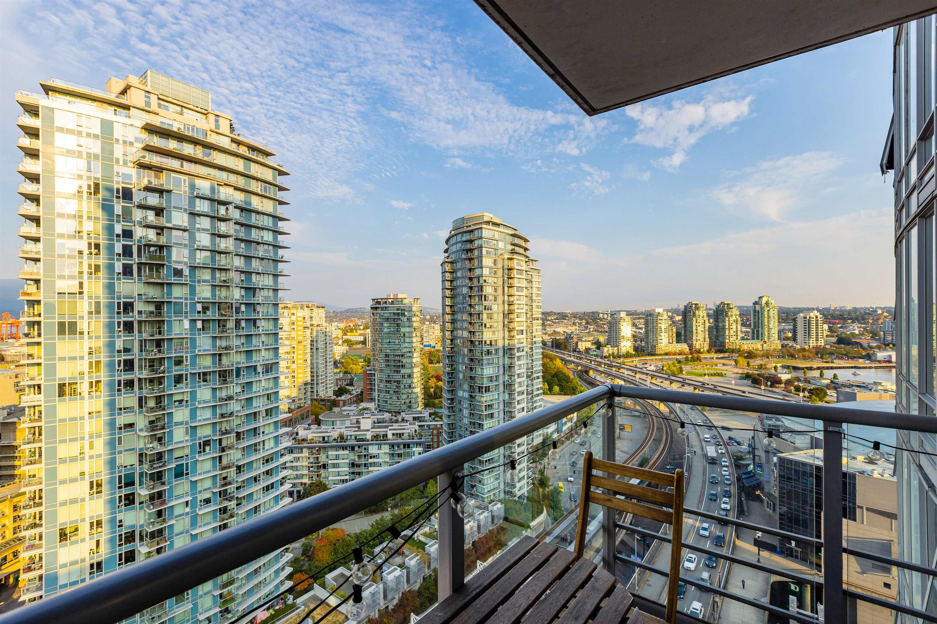 602 CITADEL, Vancouver, British Columbia V6B 1X2, 1 Bedroom Bedrooms, ,1 BathroomBathrooms,Residential Attached,For Sale,CITADEL,R2730402