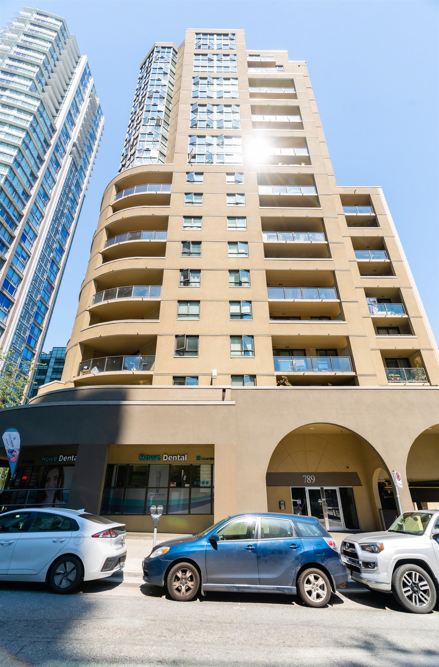 789 DRAKE, Vancouver, British Columbia V6Z 2N7, 2 Bedrooms Bedrooms, ,1 BathroomBathrooms,Residential Attached,For Sale,DRAKE,R2731801