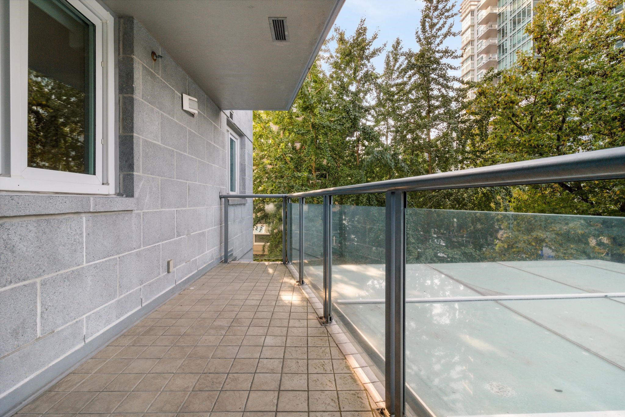 560 CARDERO, Vancouver, British Columbia V6G 3E9, 2 Bedrooms Bedrooms, ,2 BathroomsBathrooms,Residential Attached,For Sale,CARDERO,R2734285