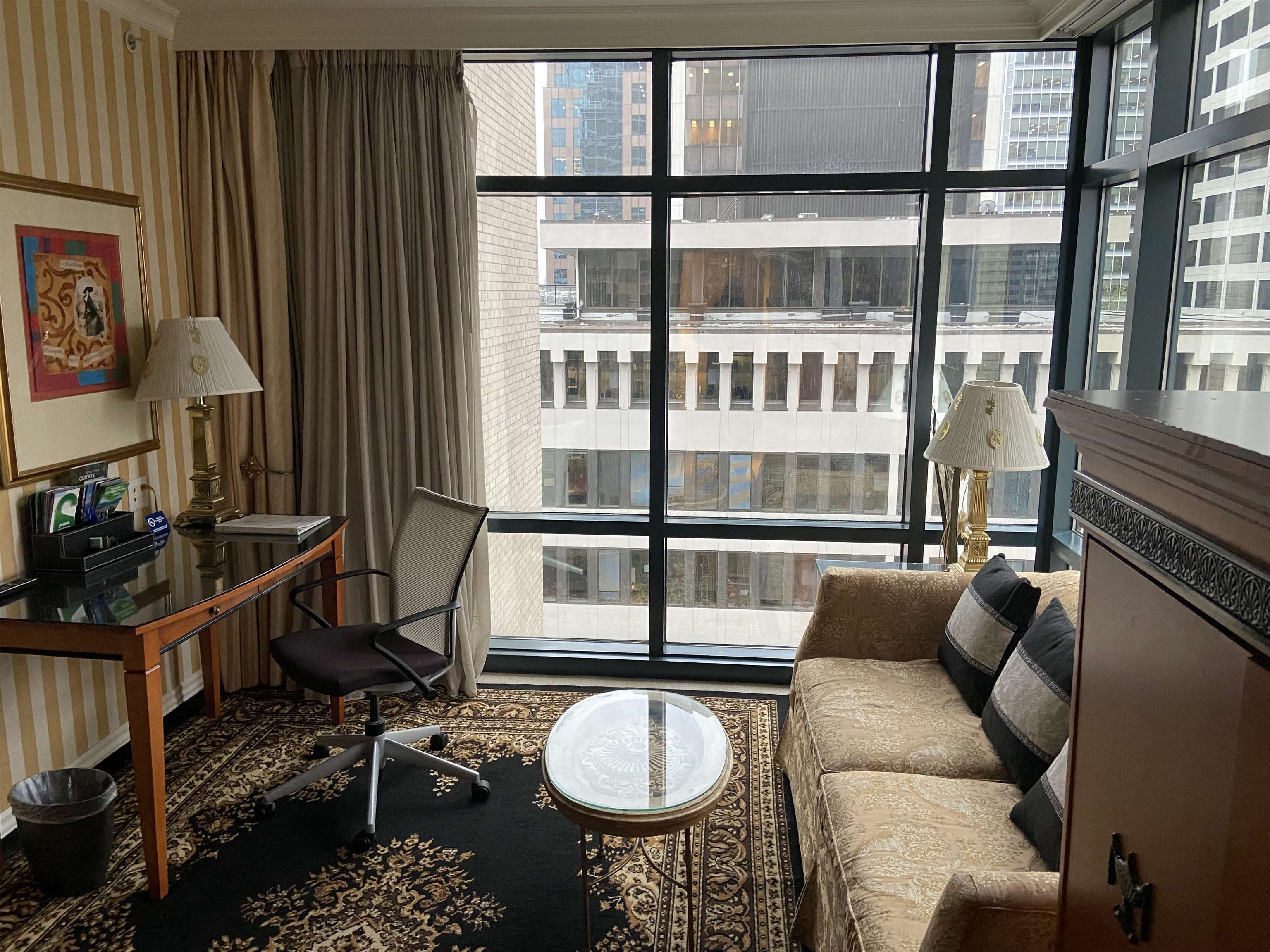 Floor to ceiling windows with south east city views