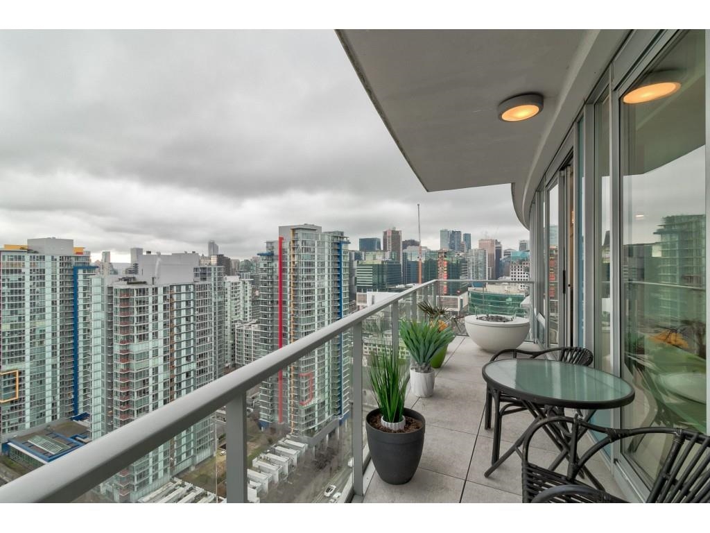 689 ABBOTT, Vancouver, British Columbia V6B 0J2, 3 Bedrooms Bedrooms, ,2 BathroomsBathrooms,Residential Attached,For Sale,ABBOTT,R2735661