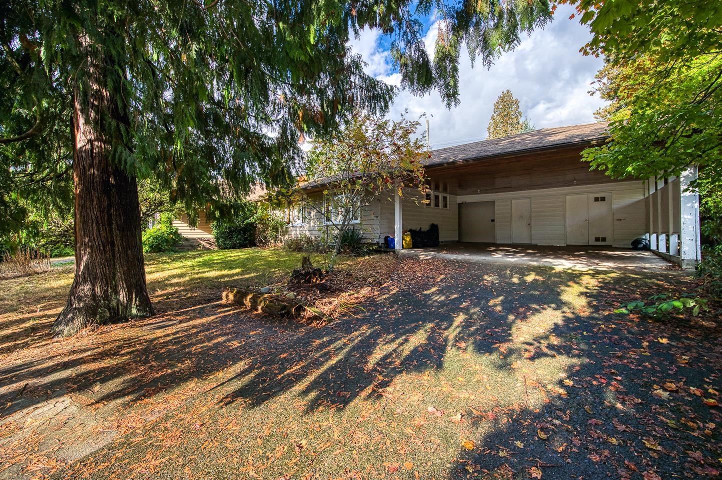 Listing image of 960 FOREST HILLS DRIVE