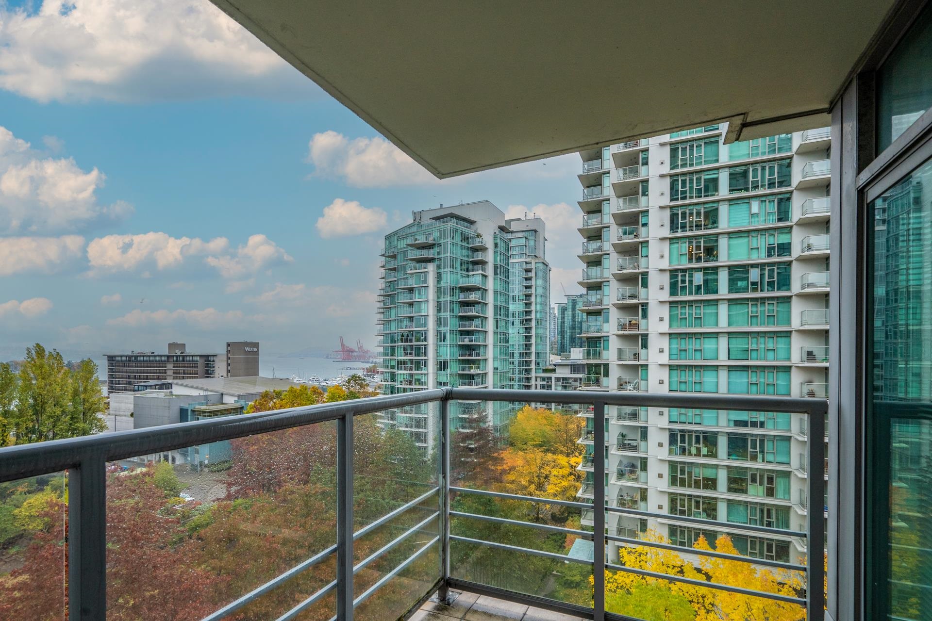1710 BAYSHORE, Vancouver, British Columbia V6G 3G4, 2 Bedrooms Bedrooms, ,2 BathroomsBathrooms,Residential Attached,For Sale,BAYSHORE,R2737259