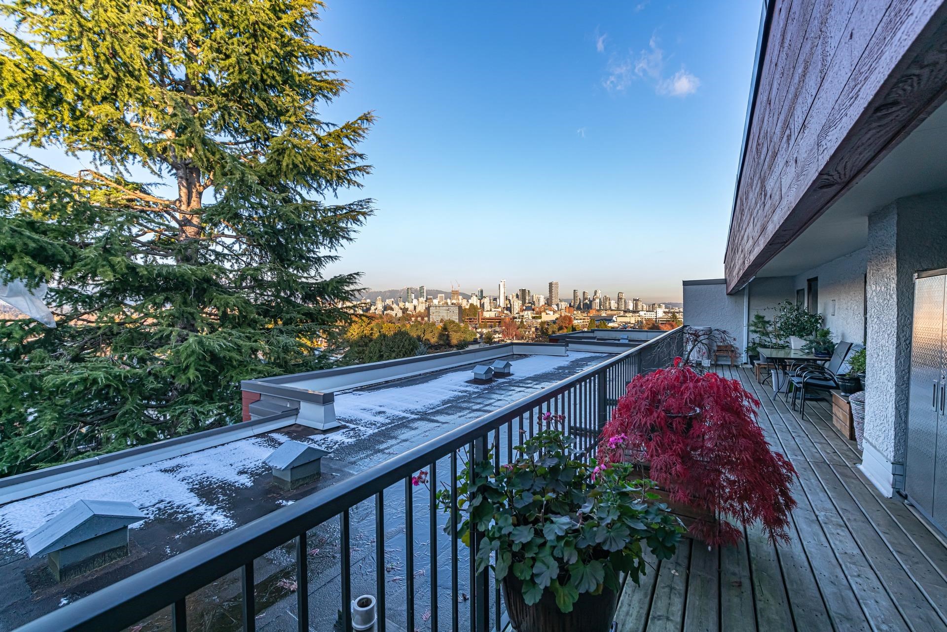 2120 2ND, Vancouver, British Columbia V6K 1H6, 2 Bedrooms Bedrooms, ,1 BathroomBathrooms,Residential Attached,For Sale,2ND,R2737530