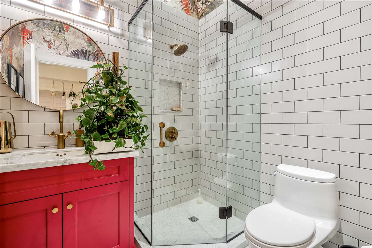 Listing image of 4382 ROSS CRESCENT