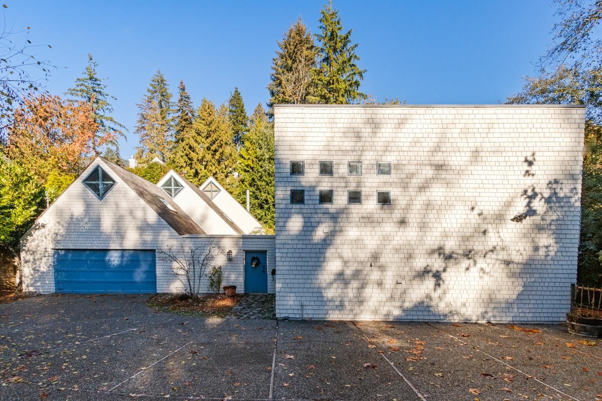 2843 MARINE DRIVE