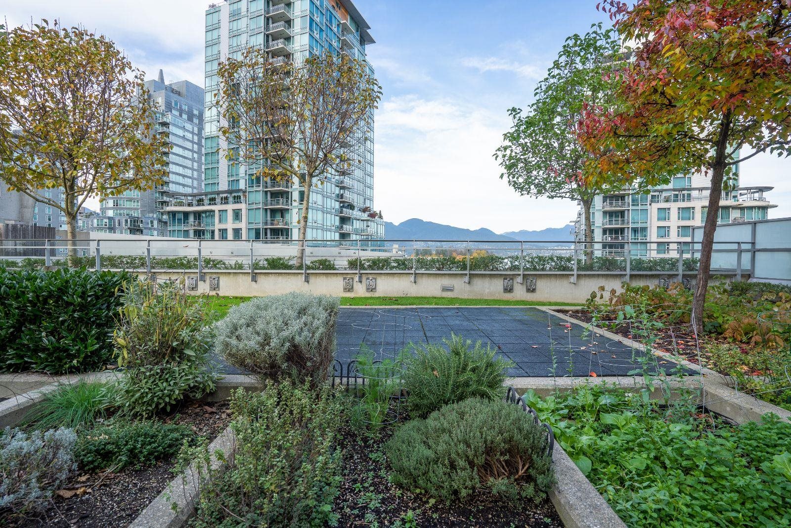 1477 PENDER, Vancouver, British Columbia V6G 2S3, 1 Bedroom Bedrooms, ,1 BathroomBathrooms,Residential Attached,For Sale,PENDER,R2738682