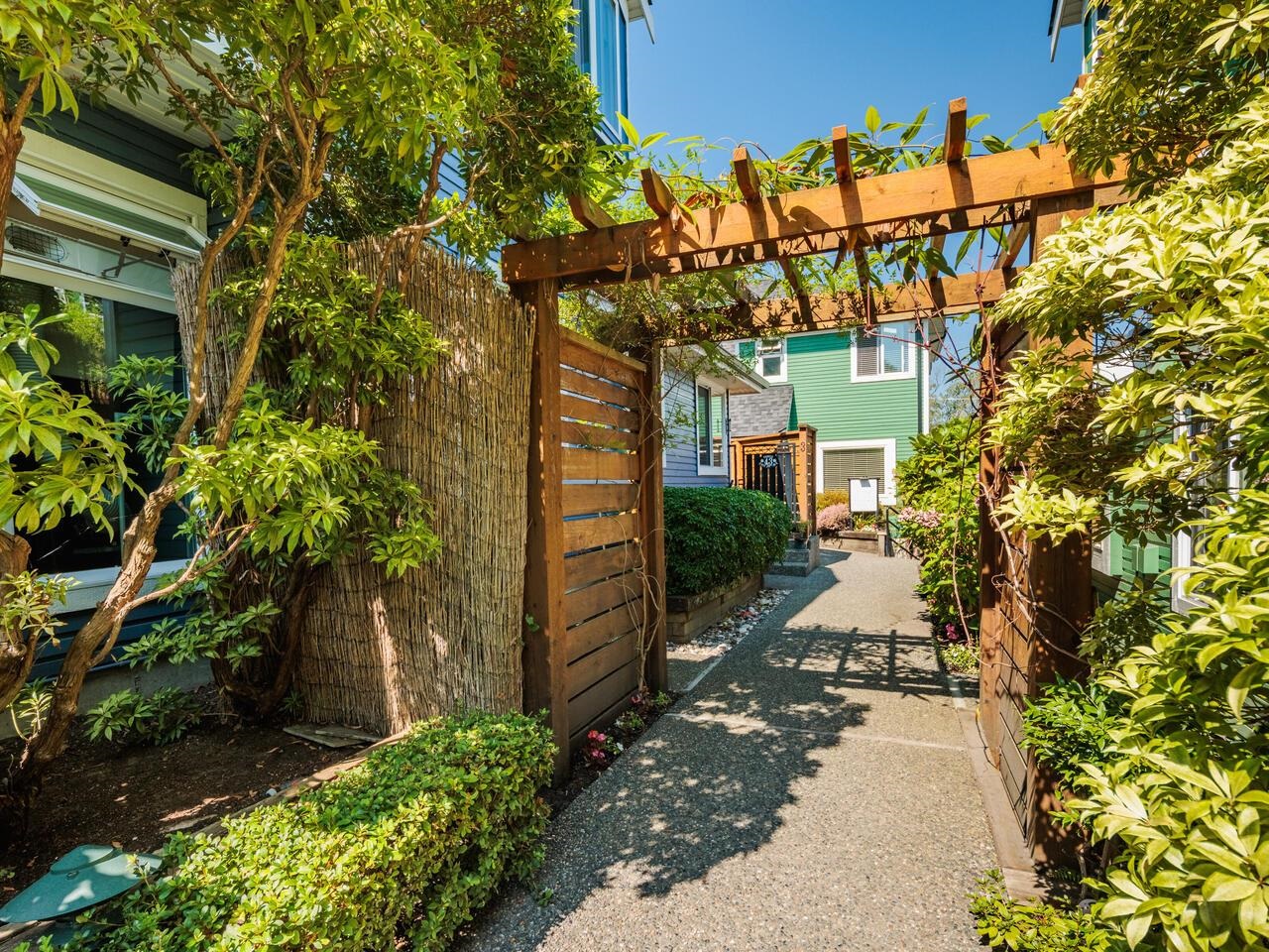43 20TH, Vancouver, British Columbia V5V 5C6, 2 Bedrooms Bedrooms, ,1 BathroomBathrooms,Residential Attached,For Sale,20TH,R2740431