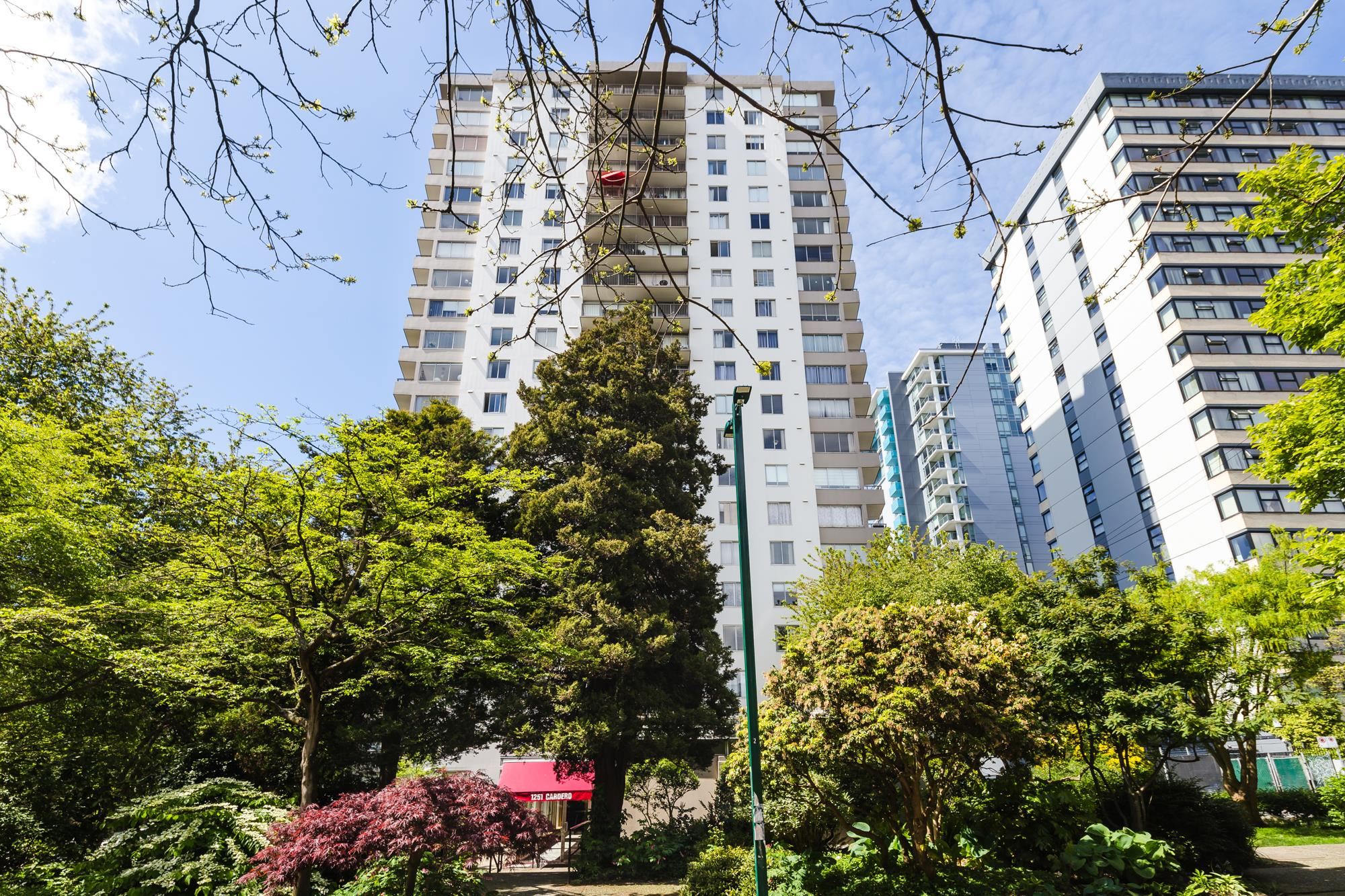 1251 CARDERO, Vancouver, British Columbia V5Z 4G8, 1 Bedroom Bedrooms, ,1 BathroomBathrooms,Residential Attached,For Sale,CARDERO,R2740500