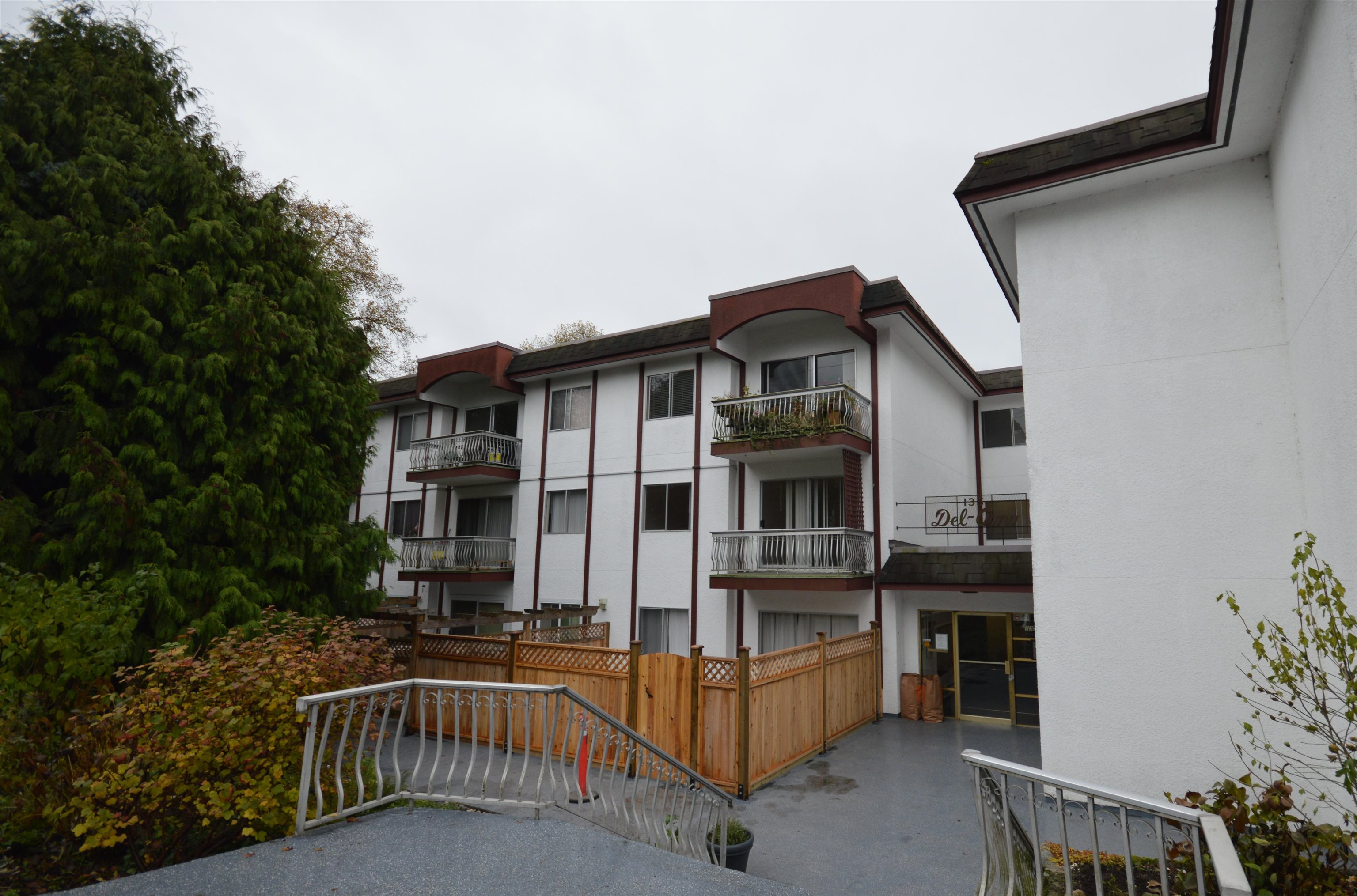135 21ST, North Vancouver, British Columbia V7M 1Z2, 1 Bedroom Bedrooms, ,1 BathroomBathrooms,Residential Attached,For Sale,21ST,R2740620