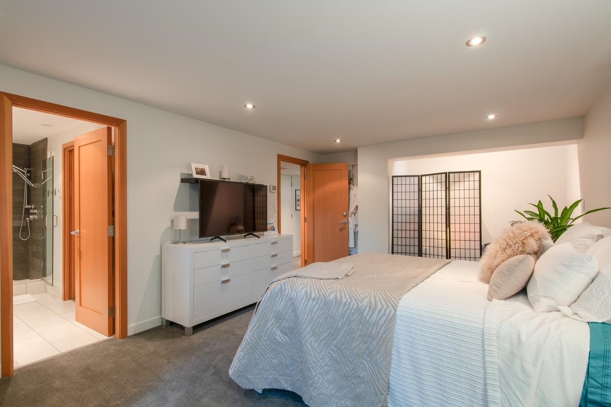 Wilson Lam Realtor, 2443 CHRISTOPHERSON ROAD, Surrey, British Columbia V4A 3L2, 3 Bedrooms, 5 Bathrooms, Residential Detached,For Sale ,R2742472