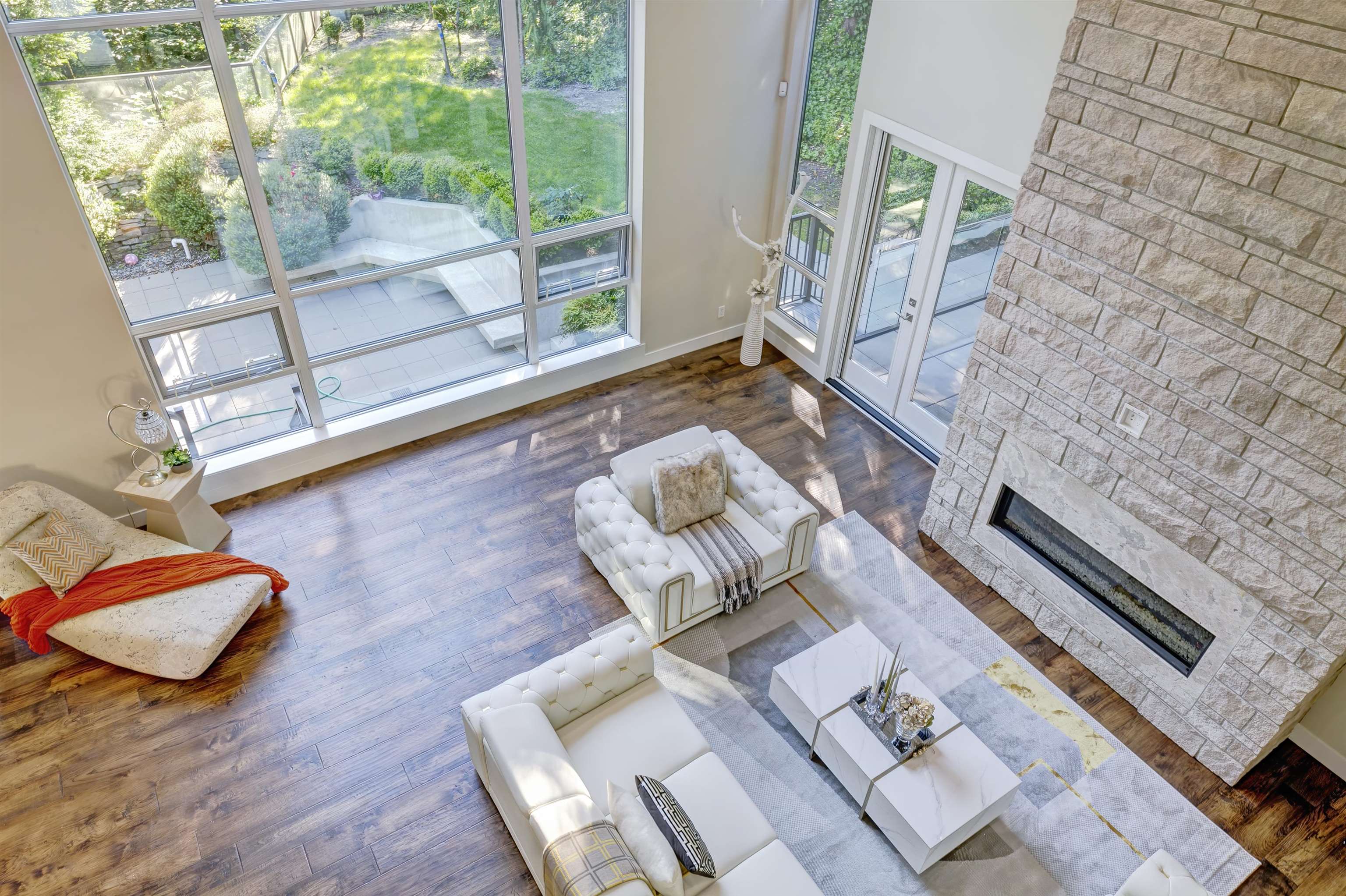 Listing image of 735 SOUTHBOROUGH DRIVE