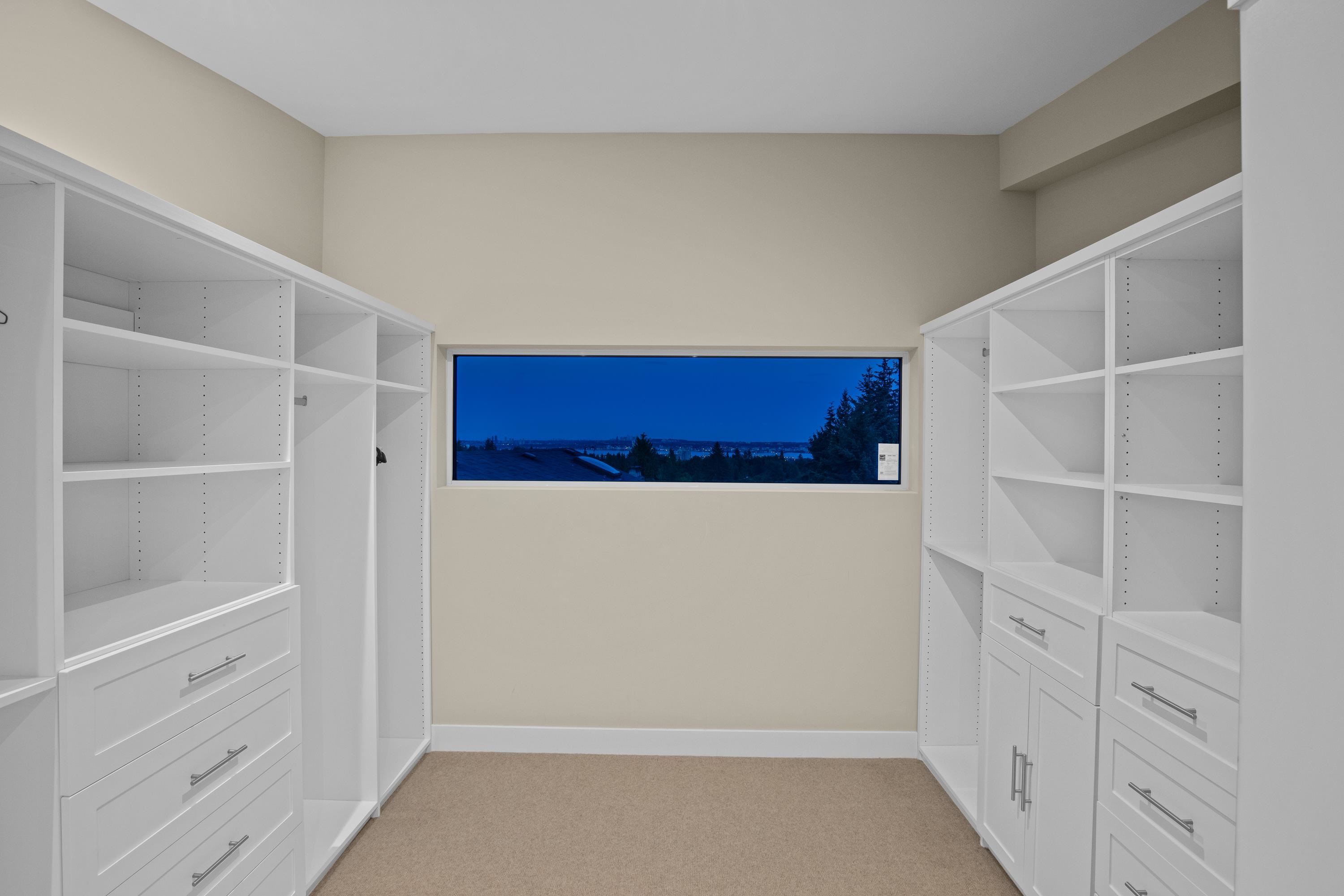 Listing image of 735 SOUTHBOROUGH DRIVE