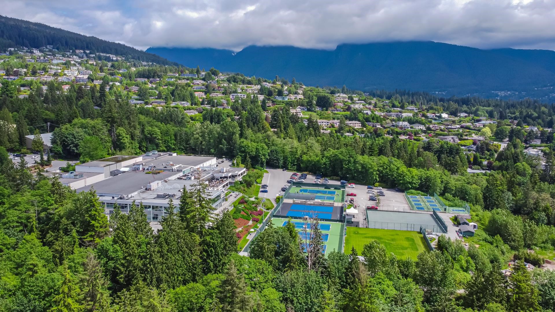 Listing image of 1085 PALMERSTON AVENUE