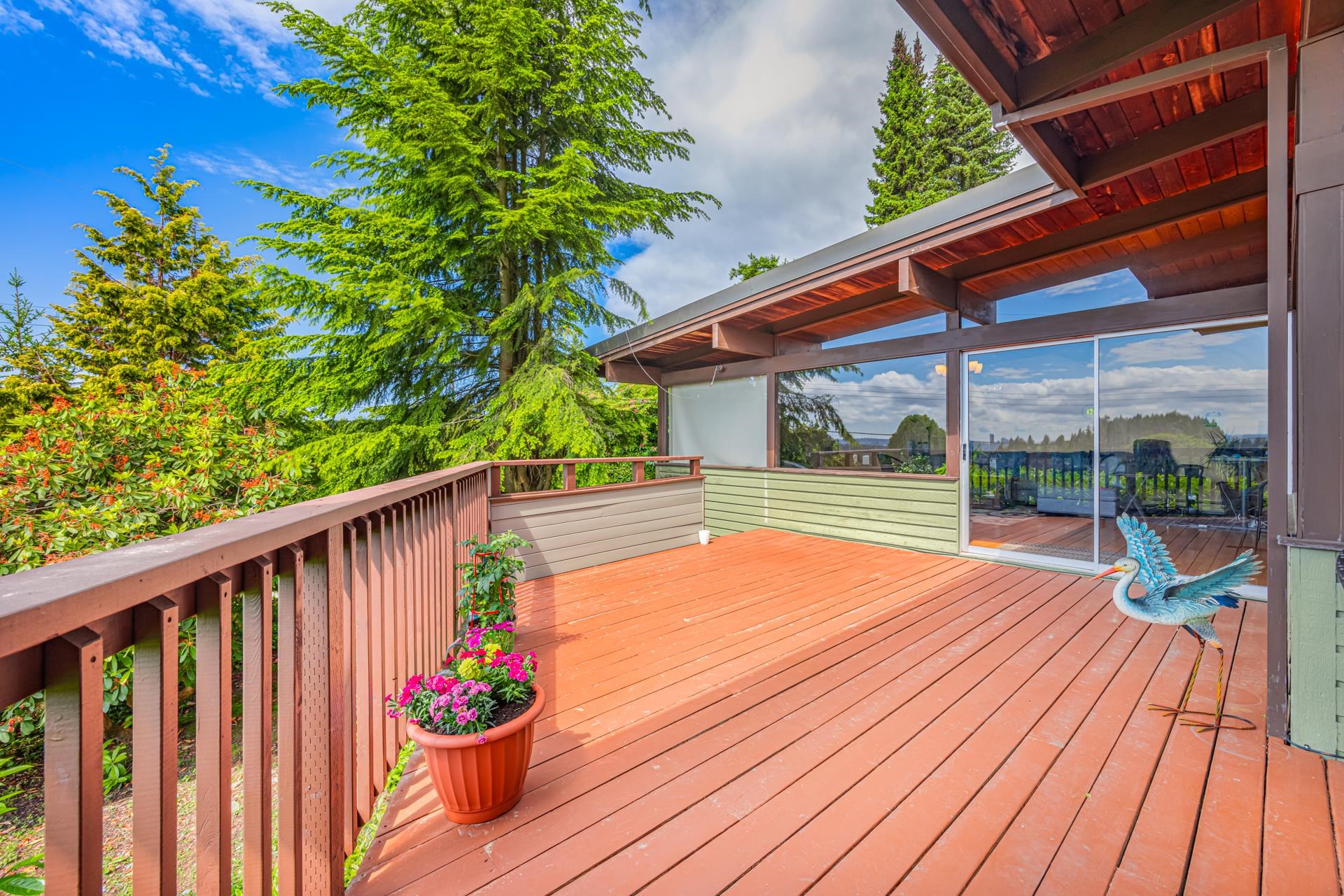 Listing image of 1085 PALMERSTON AVENUE