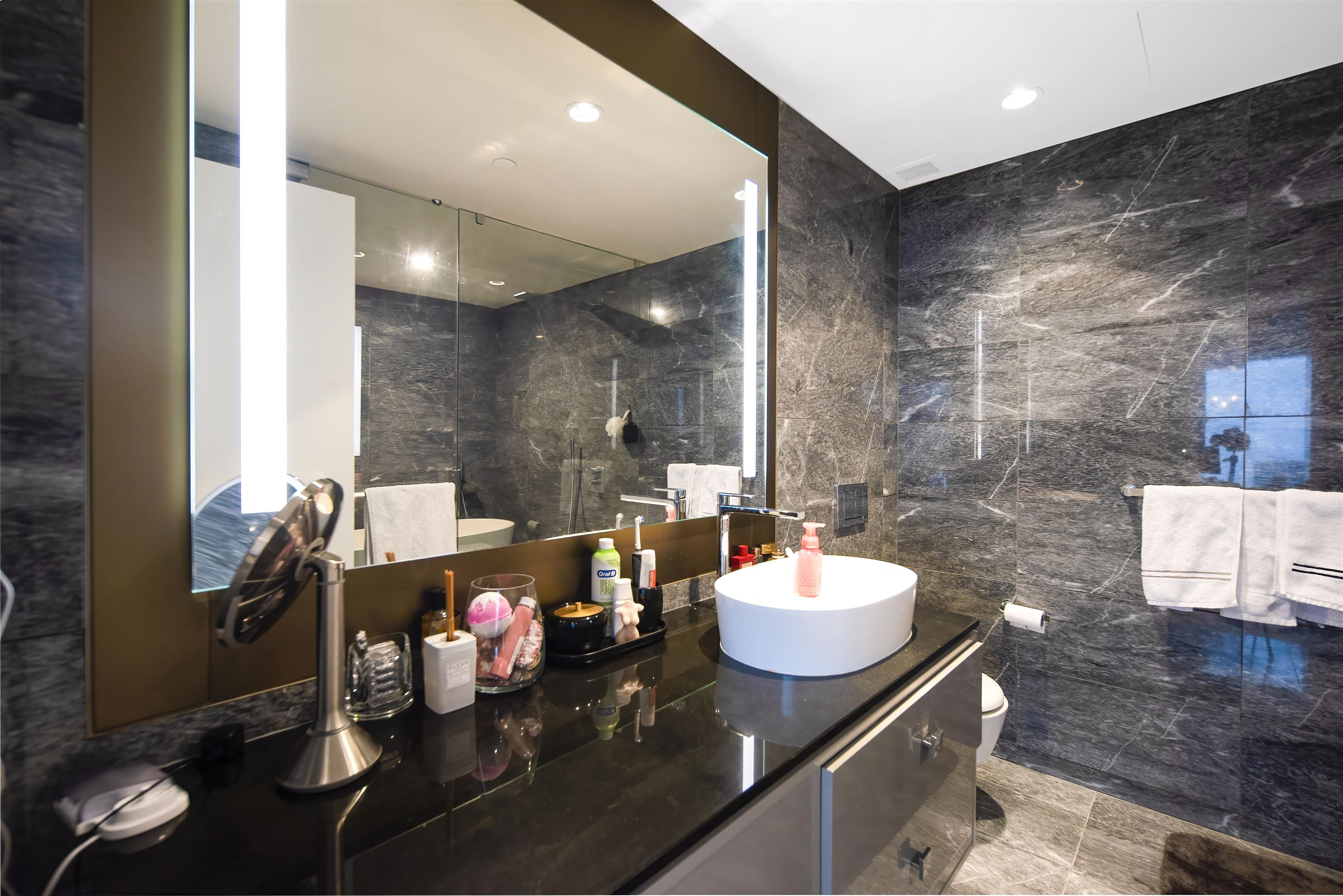 Wilson Lam Realtor, 3507-1151 GEORGIA STREET, Vancouver, British Columbia V6E 0B3, 2 Bedrooms, 3 Bathrooms, Residential Attached,For Sale ,R2746418