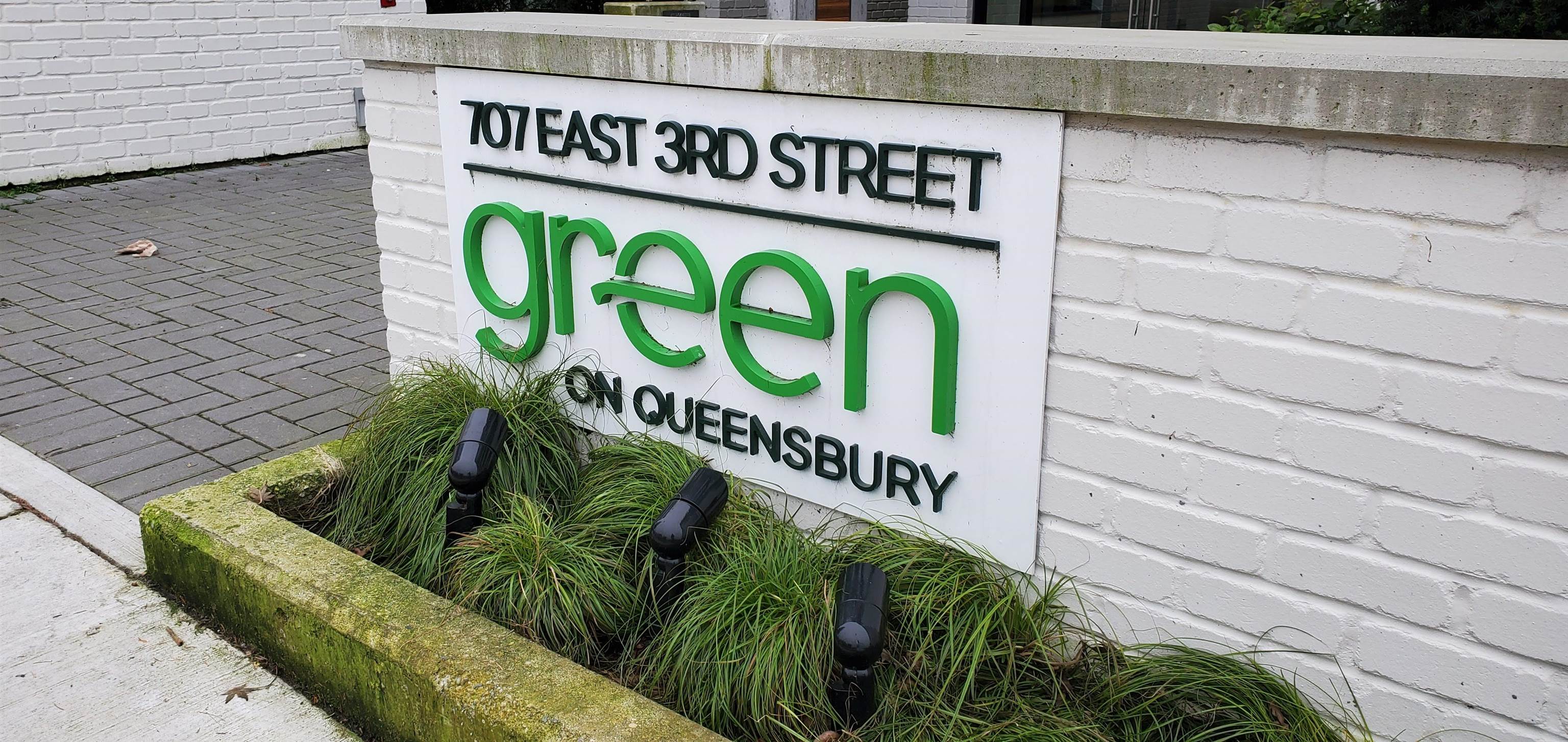 Queensbury Apartment/Condo for sale:  1 bedroom 615 sq.ft. (Listed 2023-01-30)