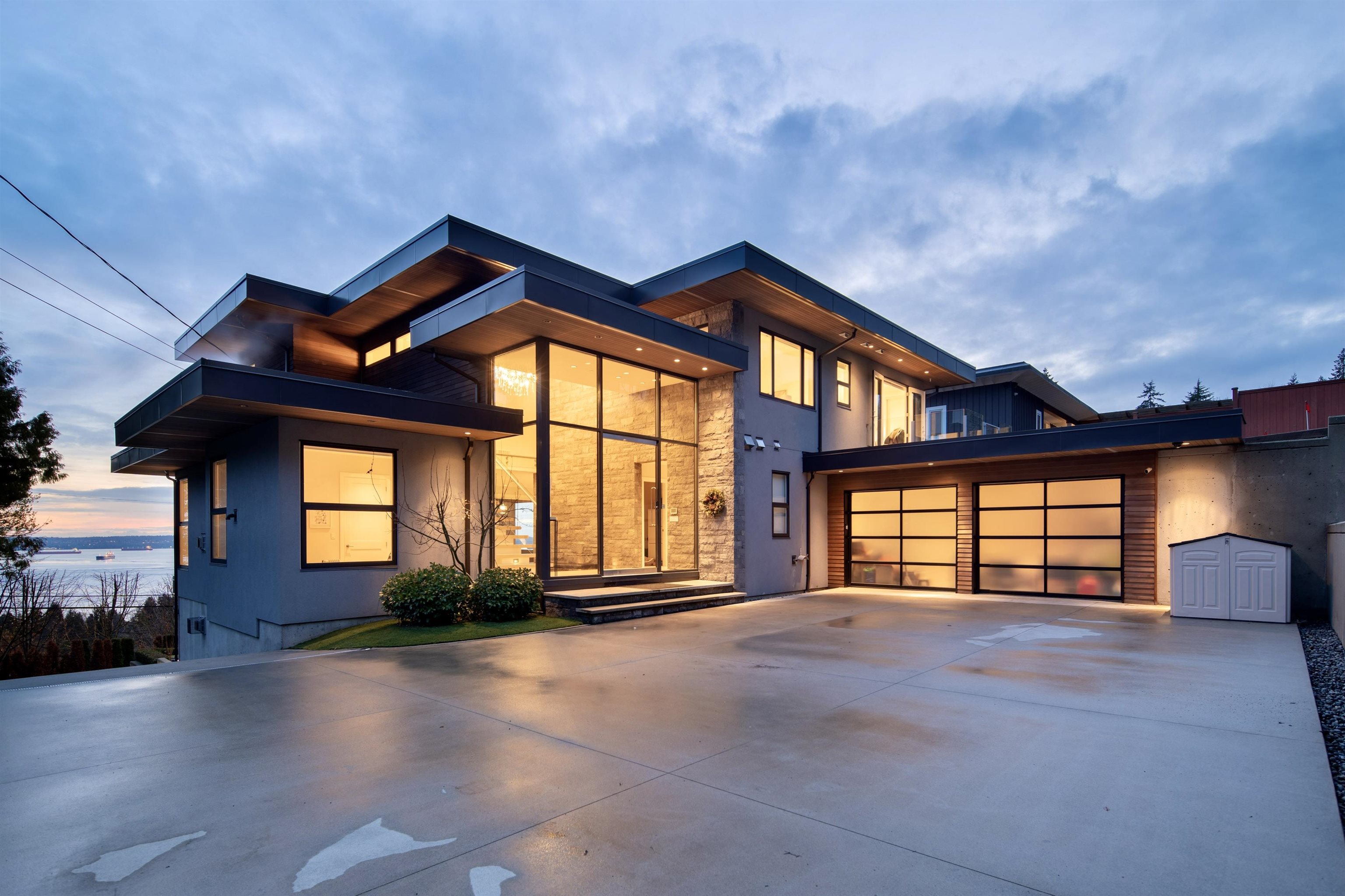 Listing image of 2505 PALMERSTON AVENUE