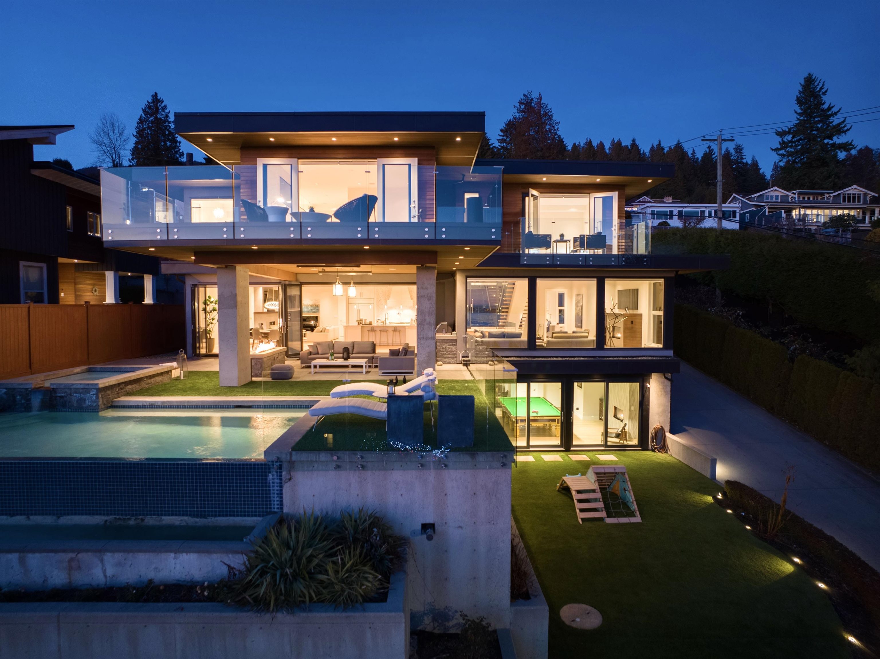 Listing image of 2505 PALMERSTON AVENUE