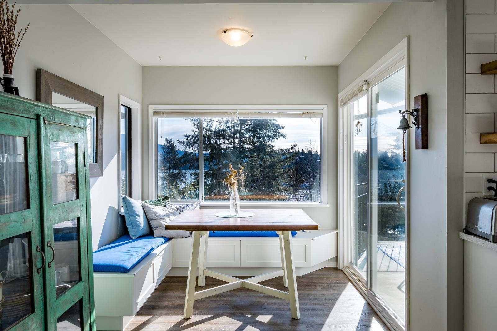 Breakfast nook